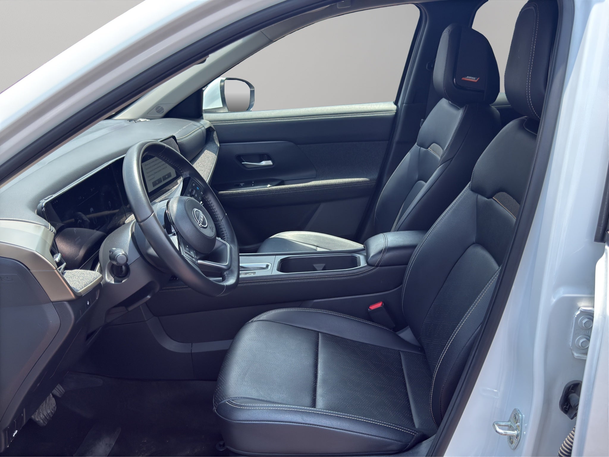 2025 Nissan Kicks VUD 5 pts. Platinum, 2.0l, TA, TP, s. Bose, pantalla touch 12