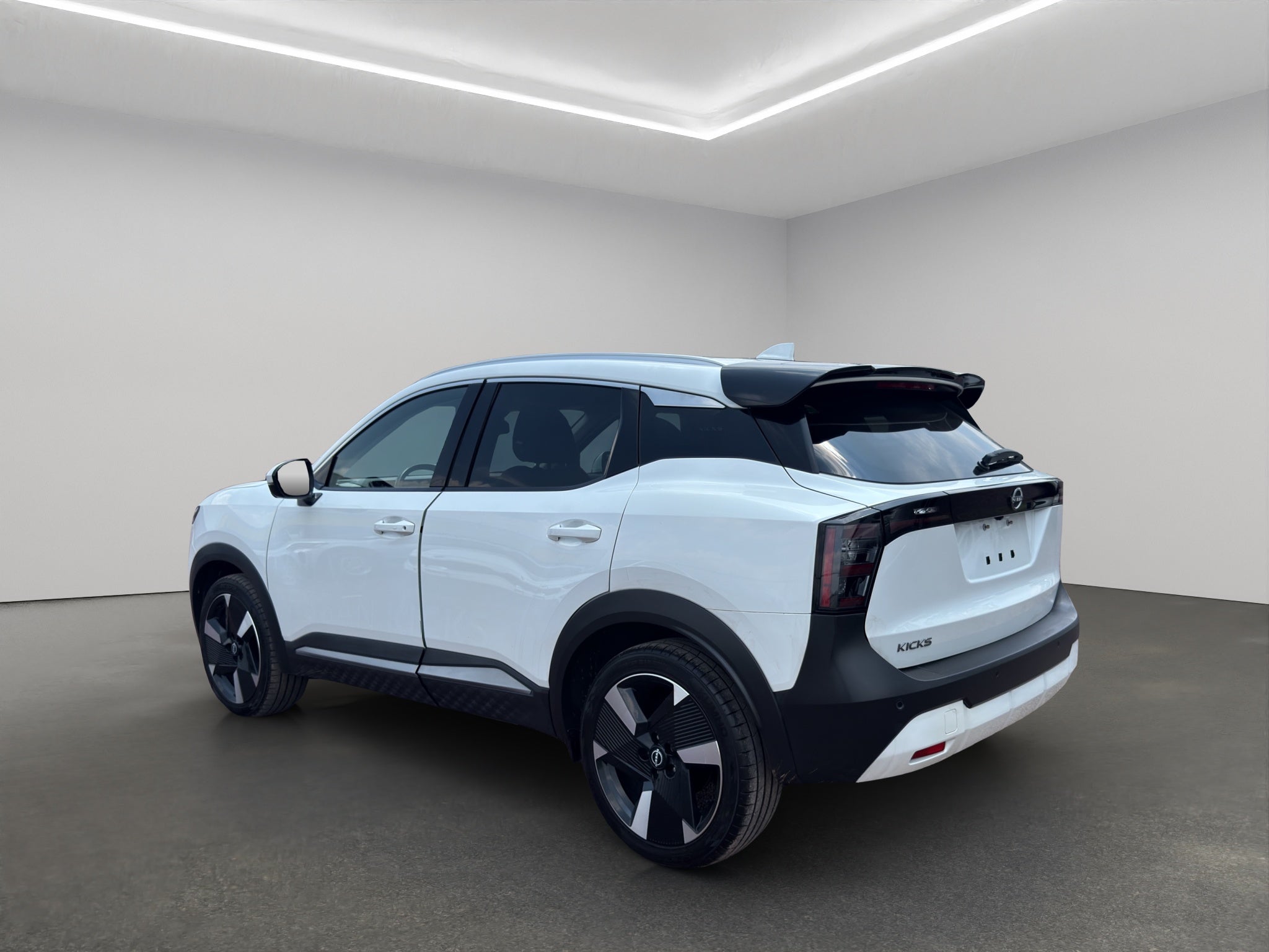 2025 Nissan Kicks VUD 5 pts. Platinum, 2.0l, TA, TP, s. Bose, pantalla touch 12