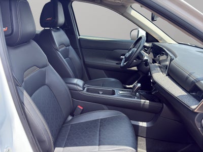 2025 Nissan Kicks VUD 5 pts. Platinum, 2.0l, TA, TP, s. Bose, pantalla touch 12