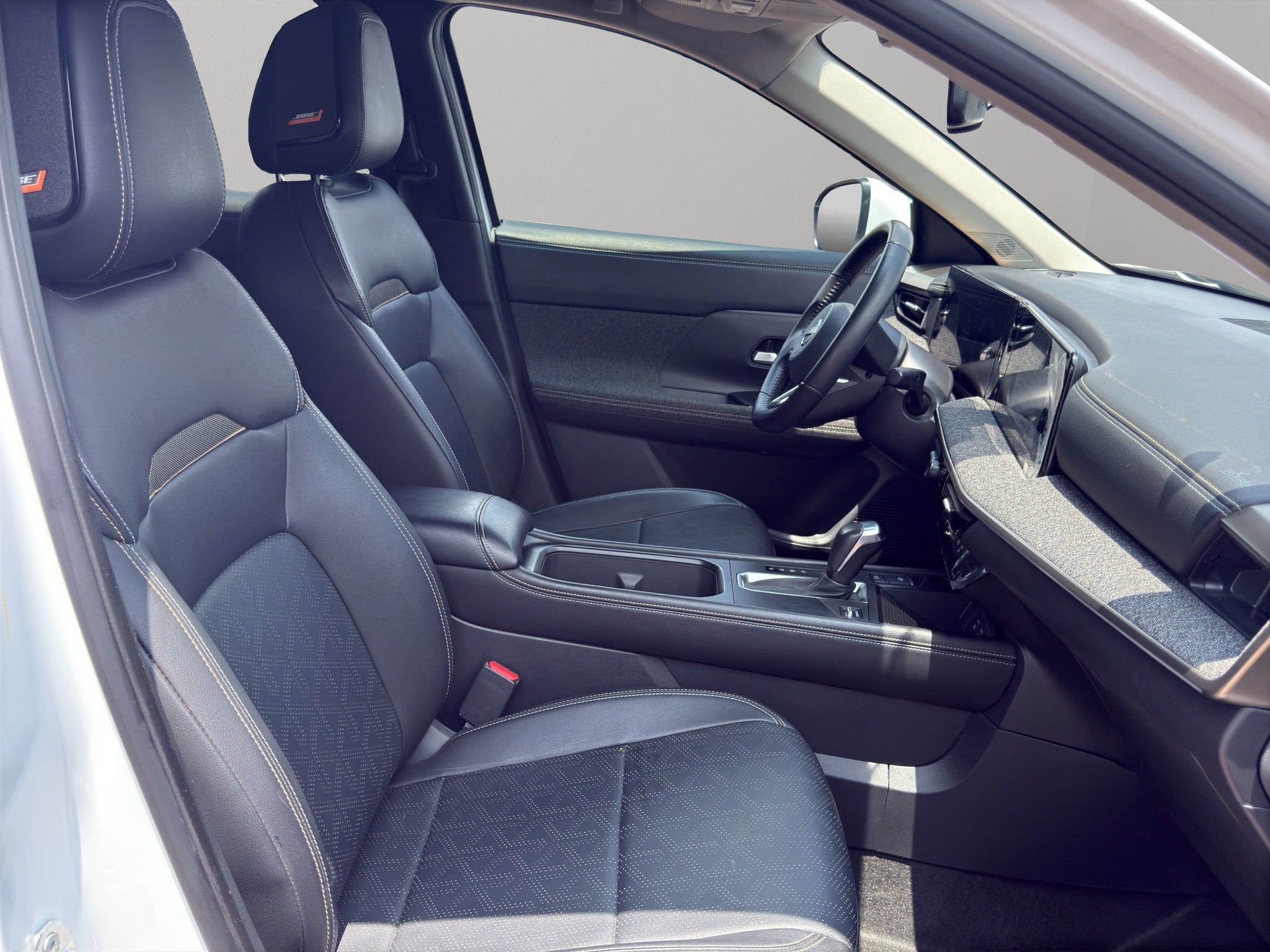 2025 Nissan Kicks VUD 5 pts. Platinum, 2.0l, TA, TP, s. Bose, pantalla touch 12