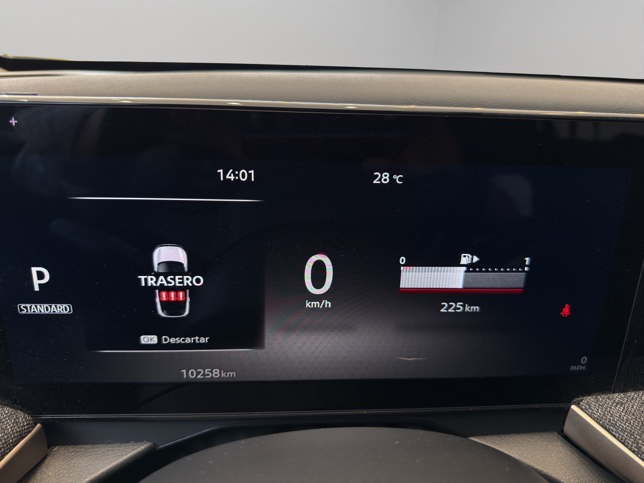 2025 Nissan Kicks VUD 5 pts. Platinum, 2.0l, TA, TP, s. Bose, pantalla touch 12