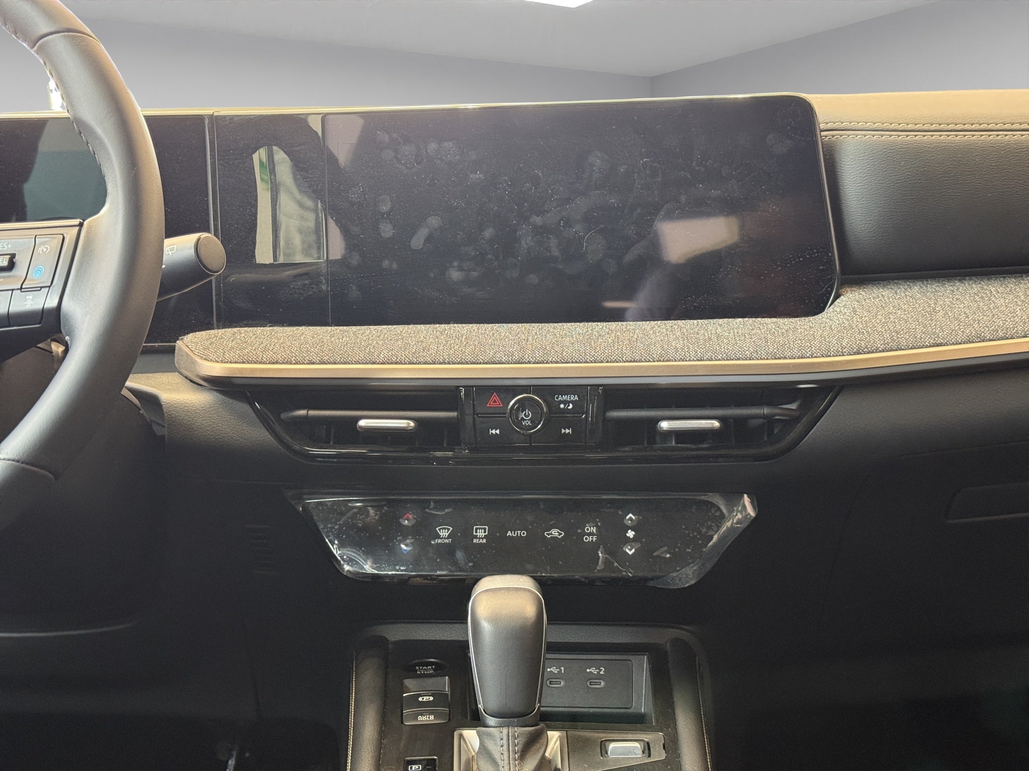 2025 Nissan Kicks VUD 5 pts. Platinum, 2.0l, TA, TP, s. Bose, pantalla touch 12