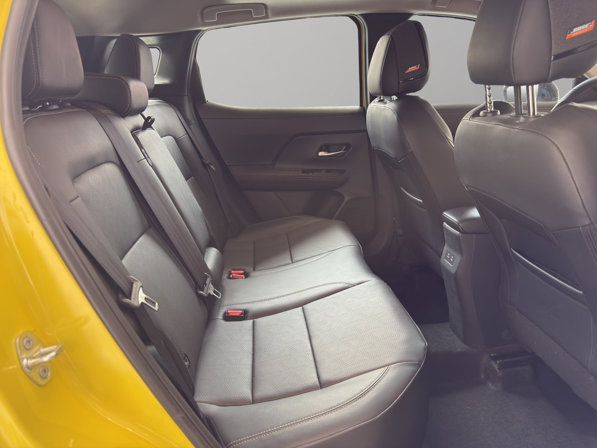 2025 Nissan Kicks VUD 5 pts. Platinum, 2.0l, TA, TP, s. Bose, pantalla touch 12
