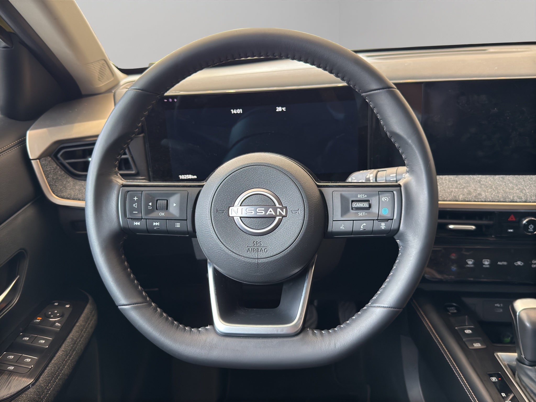 2025 Nissan Kicks VUD 5 pts. Platinum, 2.0l, TA, TP, s. Bose, pantalla touch 12