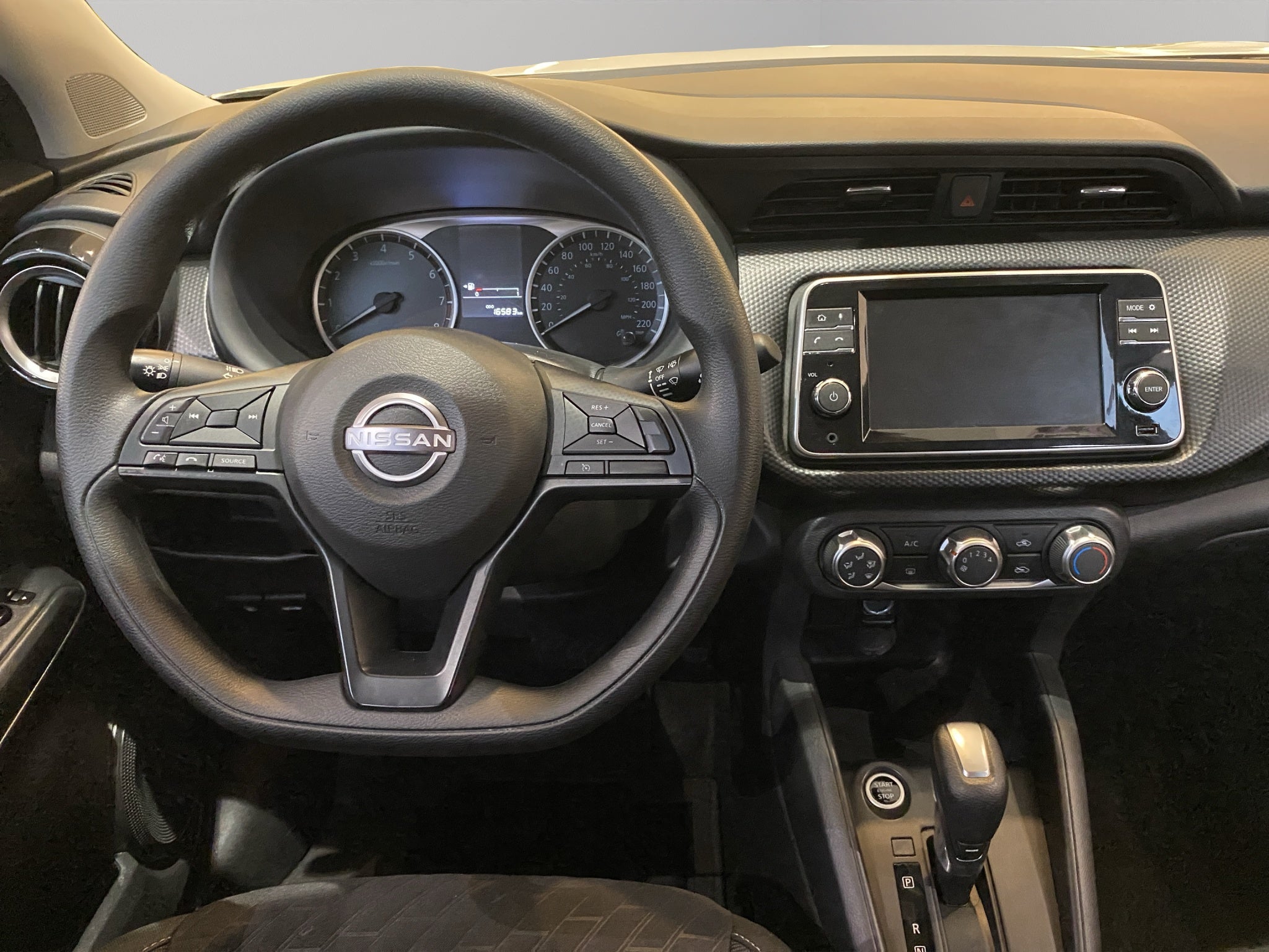 2025 Nissan Kicks VUD 5 pts. Play Advance e-Power, E-REV, TA, RA-17 (línea nueva)