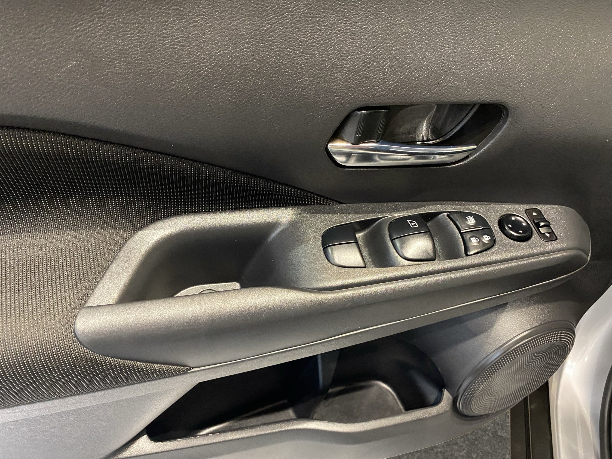 2025 Nissan Kicks VUD 5 pts. Play Advance e-Power, E-REV, TA, RA-17 (línea nueva)