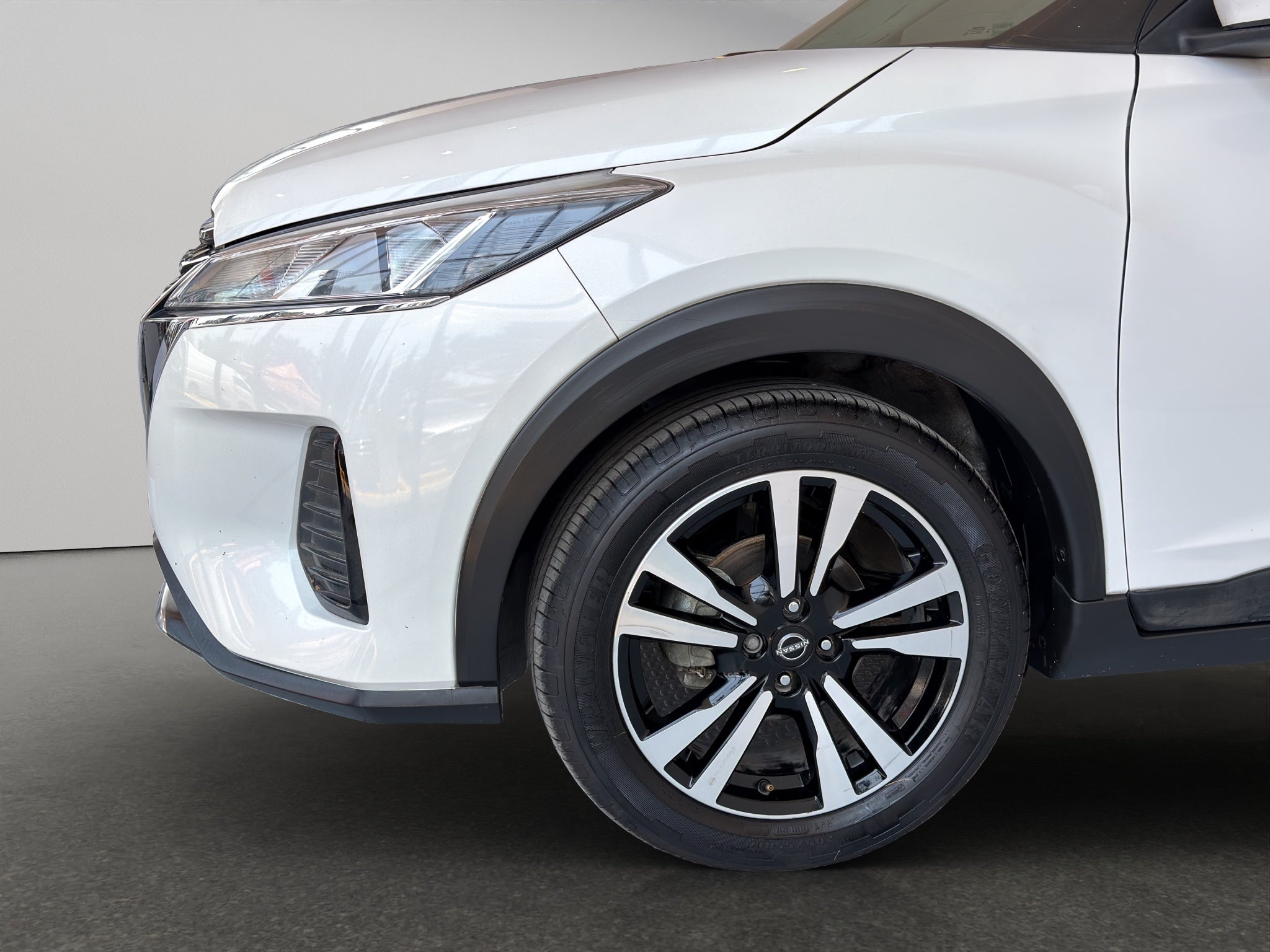 2024 Nissan Kicks VUD 5 pts. Advance e-Power, E-REV, TA, RA-17 (línea anterior)