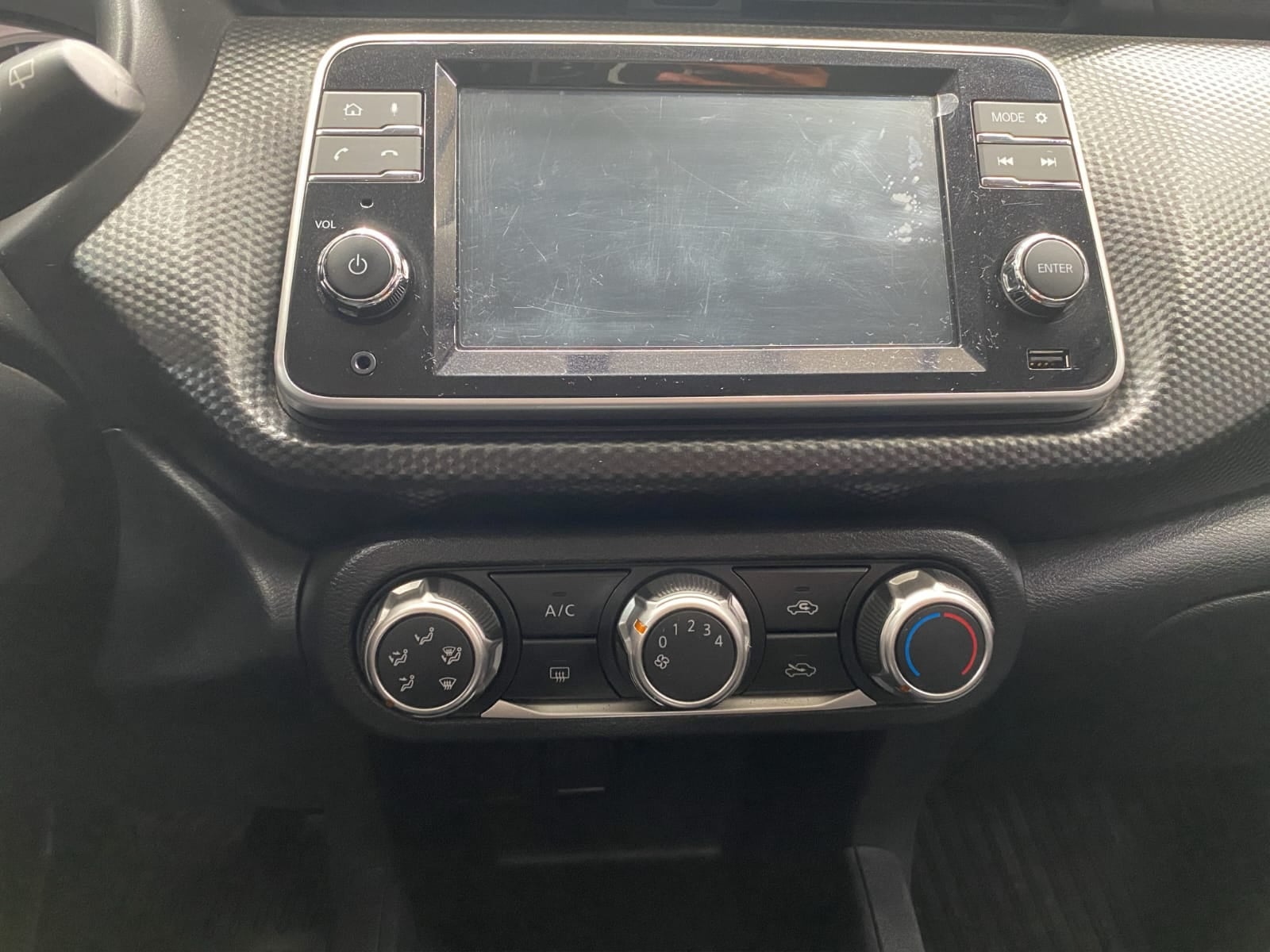 2025 Nissan Kicks VUD 5 pts. Play Advance, 1.6l, TM5, RA-17 (línea nueva)