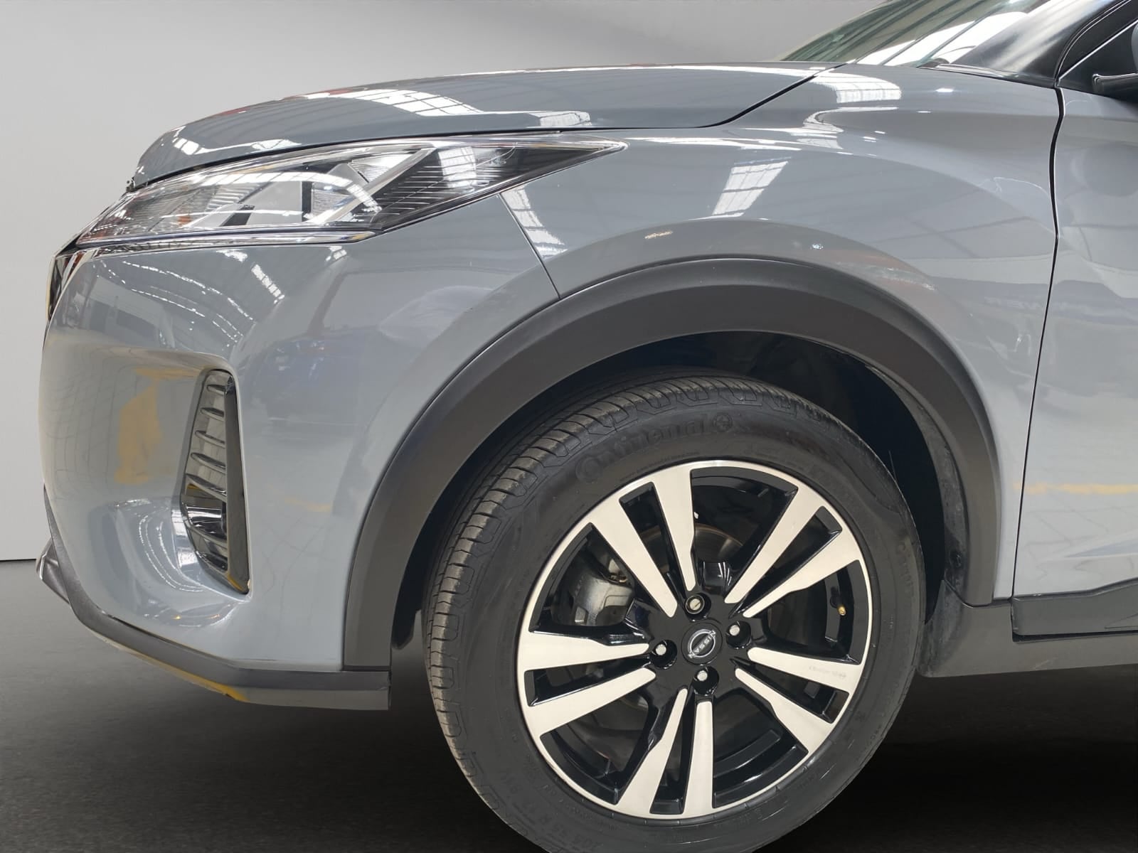 2025 Nissan Kicks VUD 5 pts. Play Advance, 1.6l, TM5, RA-17 (línea nueva)