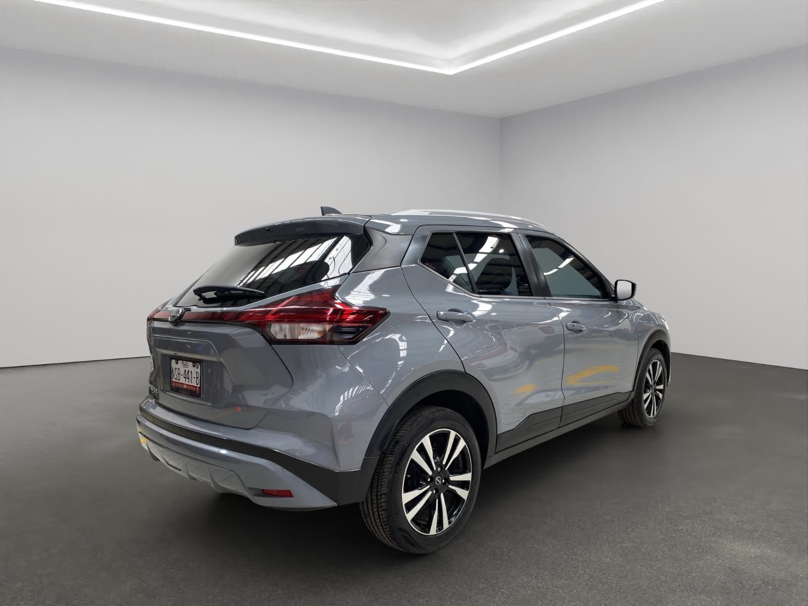 2025 Nissan Kicks VUD 5 pts. Play Advance, 1.6l, TM5, RA-17 (línea nueva)