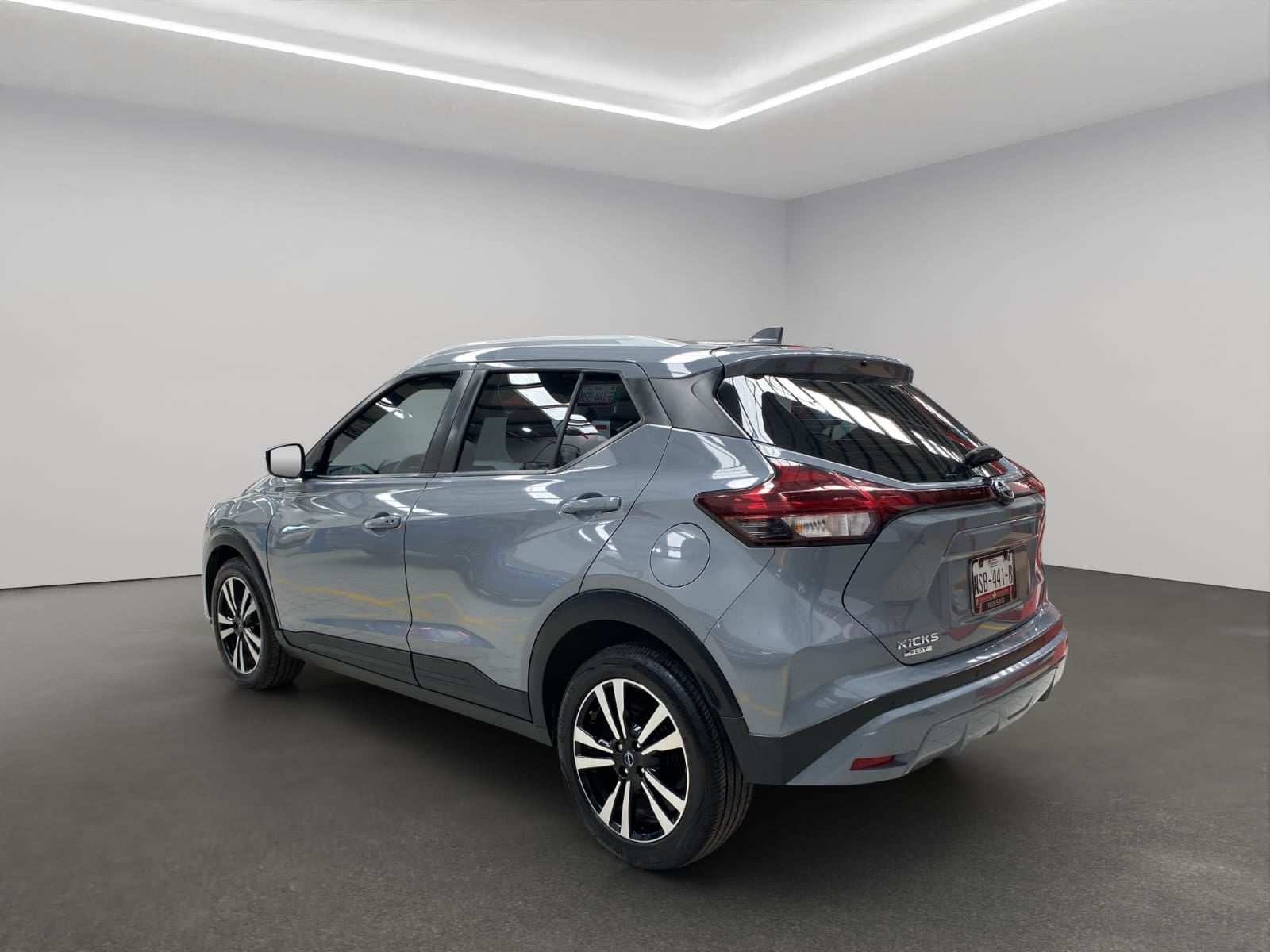 2025 Nissan Kicks VUD 5 pts. Play Advance, 1.6l, TM5, RA-17 (línea nueva)