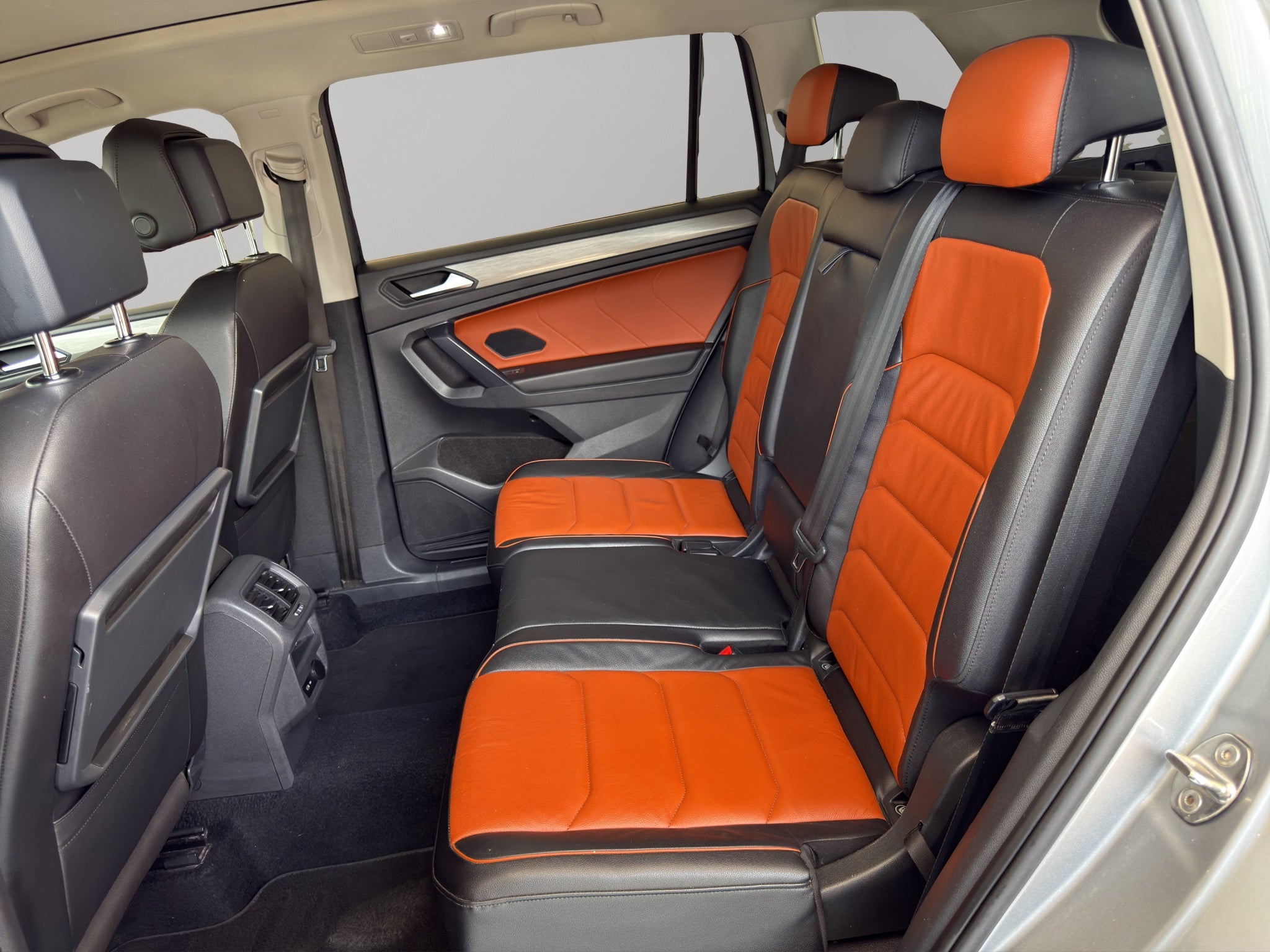 2021 Volkswagen Tiguan VUD 5 pts. Comfortline, 1.4T, DSG, piel, f. niebla, cámara reversa, RA-17