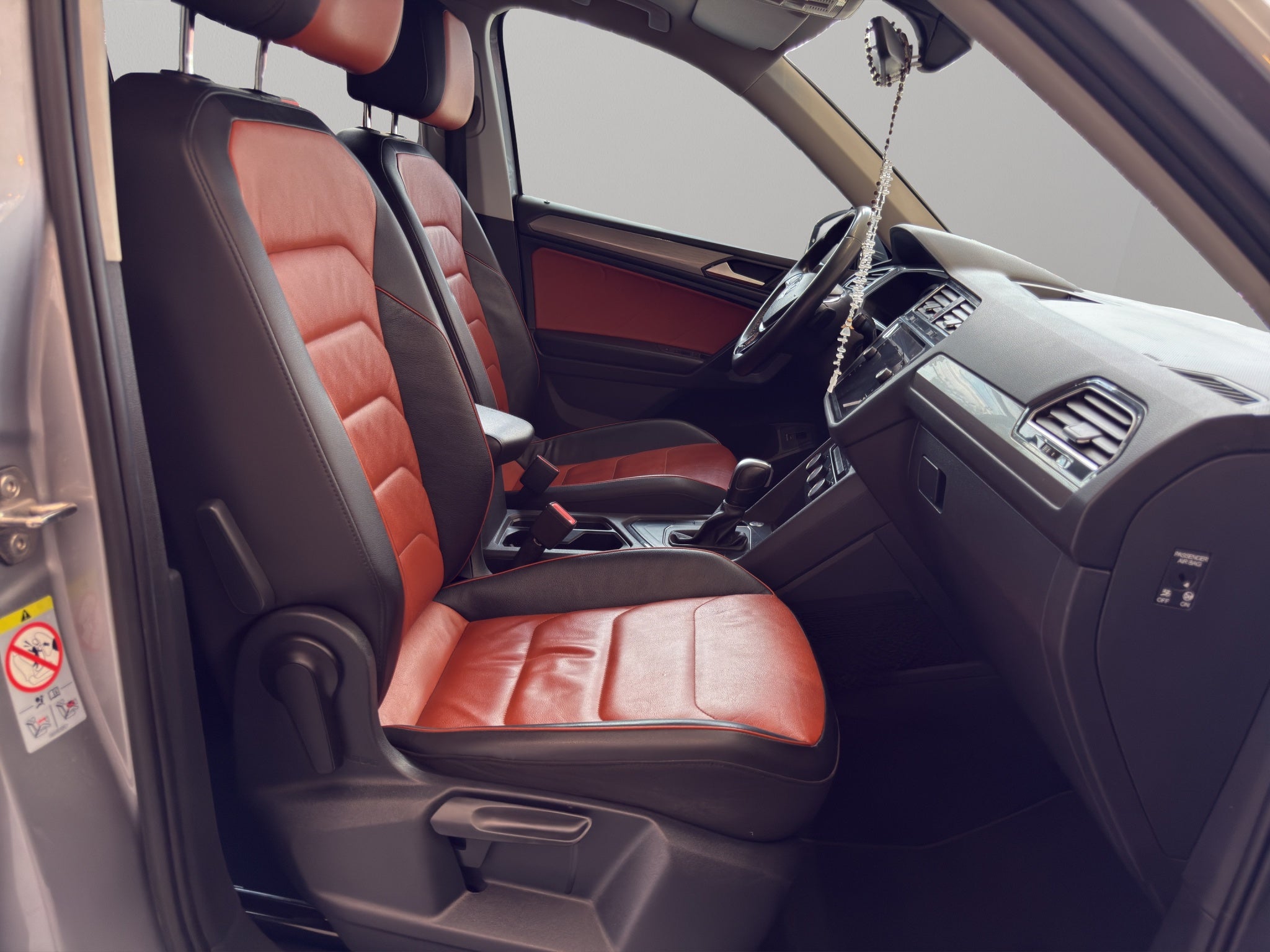 2021 Volkswagen Tiguan VUD 5 pts. Comfortline, 1.4T, DSG, piel, f. niebla, cámara reversa, RA-17