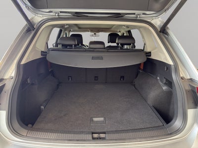 2021 Volkswagen Tiguan VUD 5 pts. Comfortline, 1.4T, DSG, piel, f. niebla, cámara reversa, RA-17