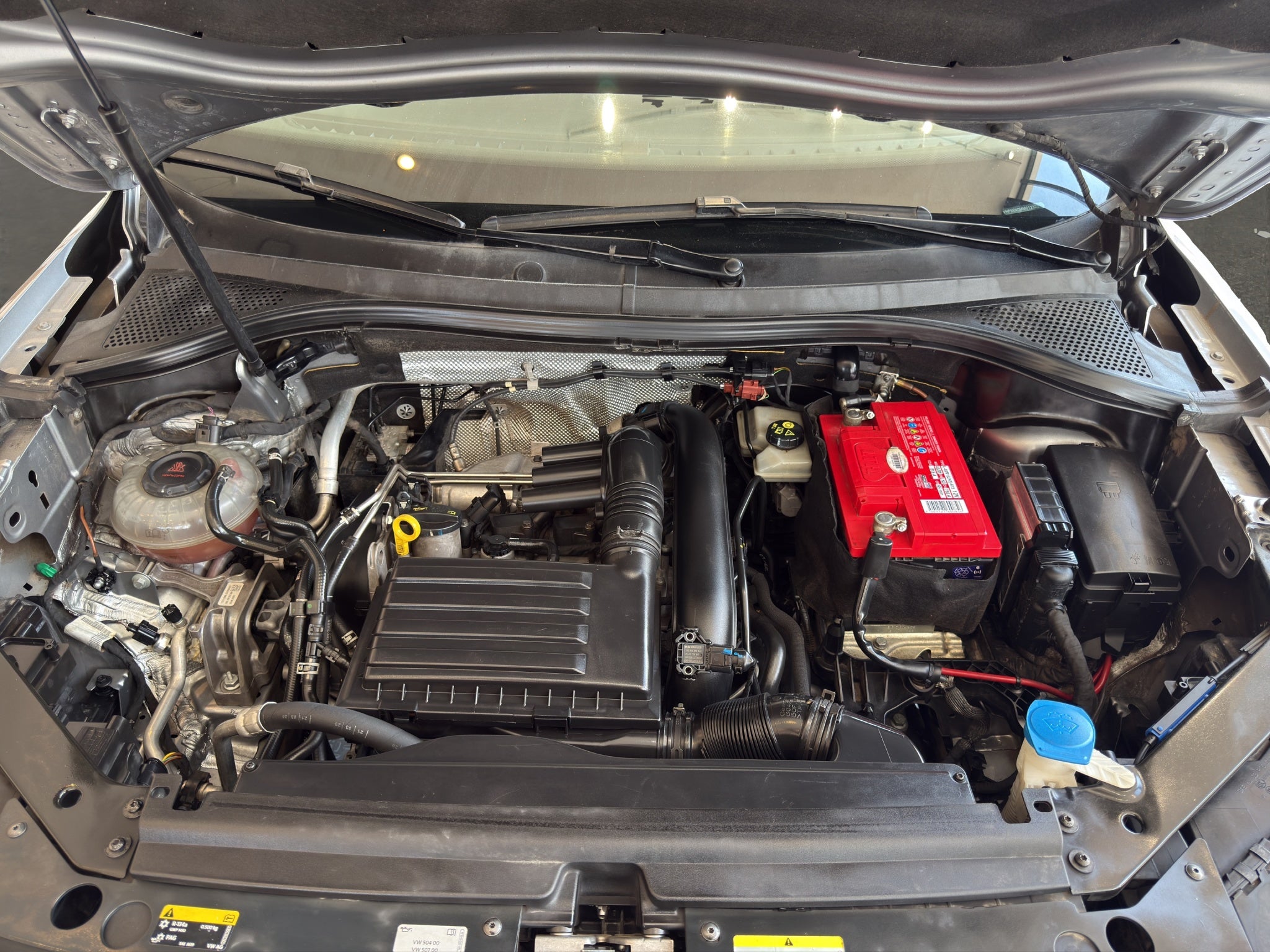 2021 Volkswagen Tiguan VUD 5 pts. Comfortline, 1.4T, DSG, piel, f. niebla, cámara reversa, RA-17