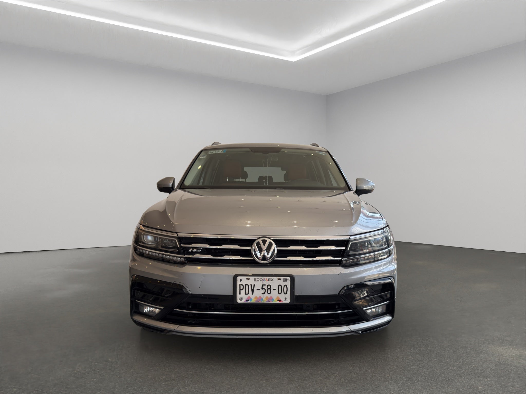 2021 Volkswagen Tiguan VUD 5 pts. Comfortline, 1.4T, DSG, piel, f. niebla, cámara reversa, RA-17