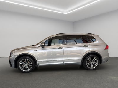 2021 Volkswagen Tiguan VUD 5 pts. Comfortline, 1.4T, DSG, piel, f. niebla, cámara reversa, RA-17