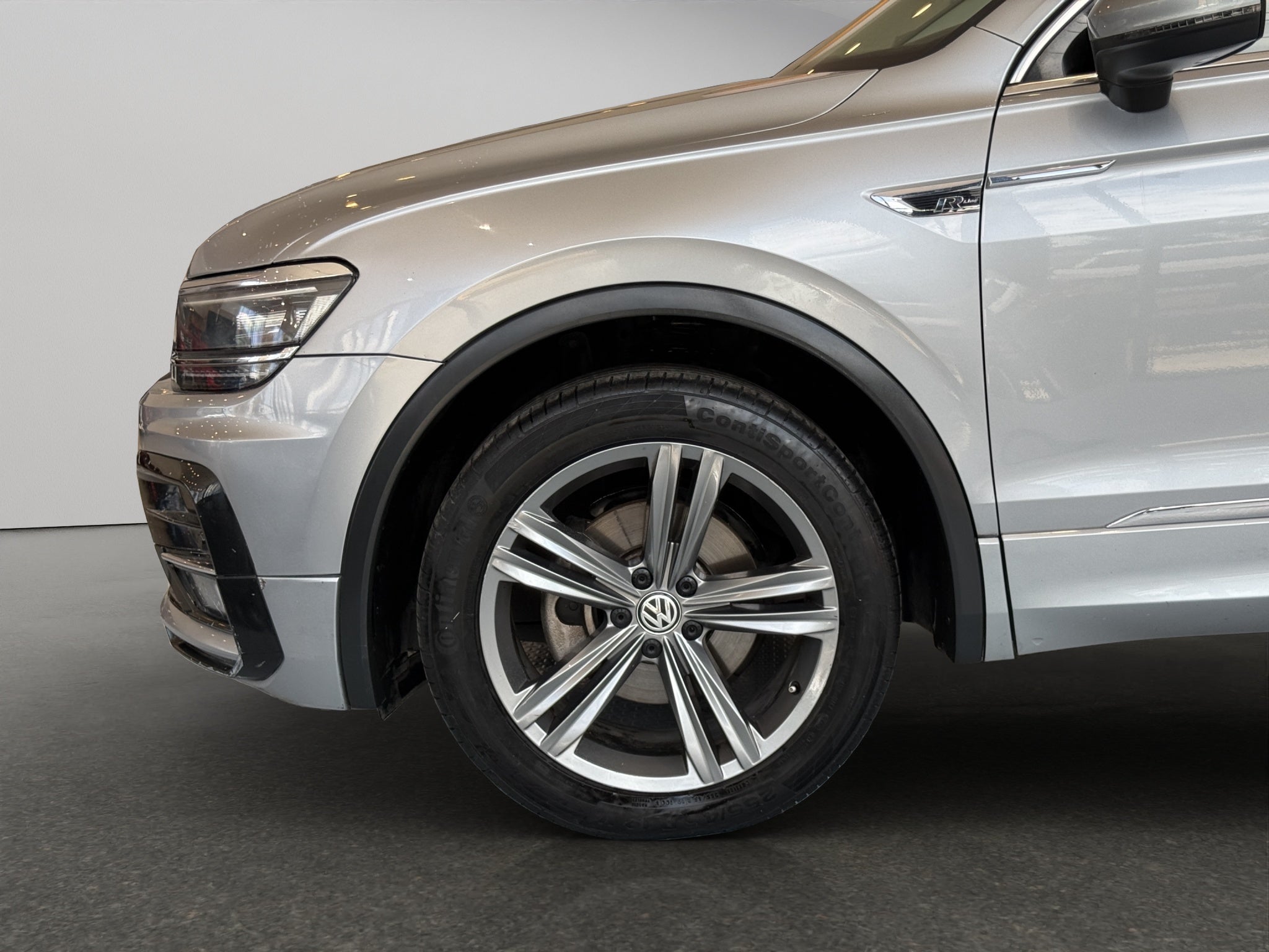 2021 Volkswagen Tiguan VUD 5 pts. Comfortline, 1.4T, DSG, piel, f. niebla, cámara reversa, RA-17