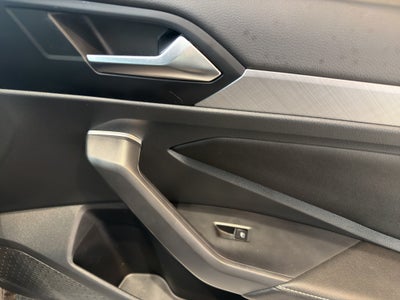 2024 Volkswagen Jetta A7 4 pts. Comfortline, 1.4T, TA, RA-16 (línea anterior)