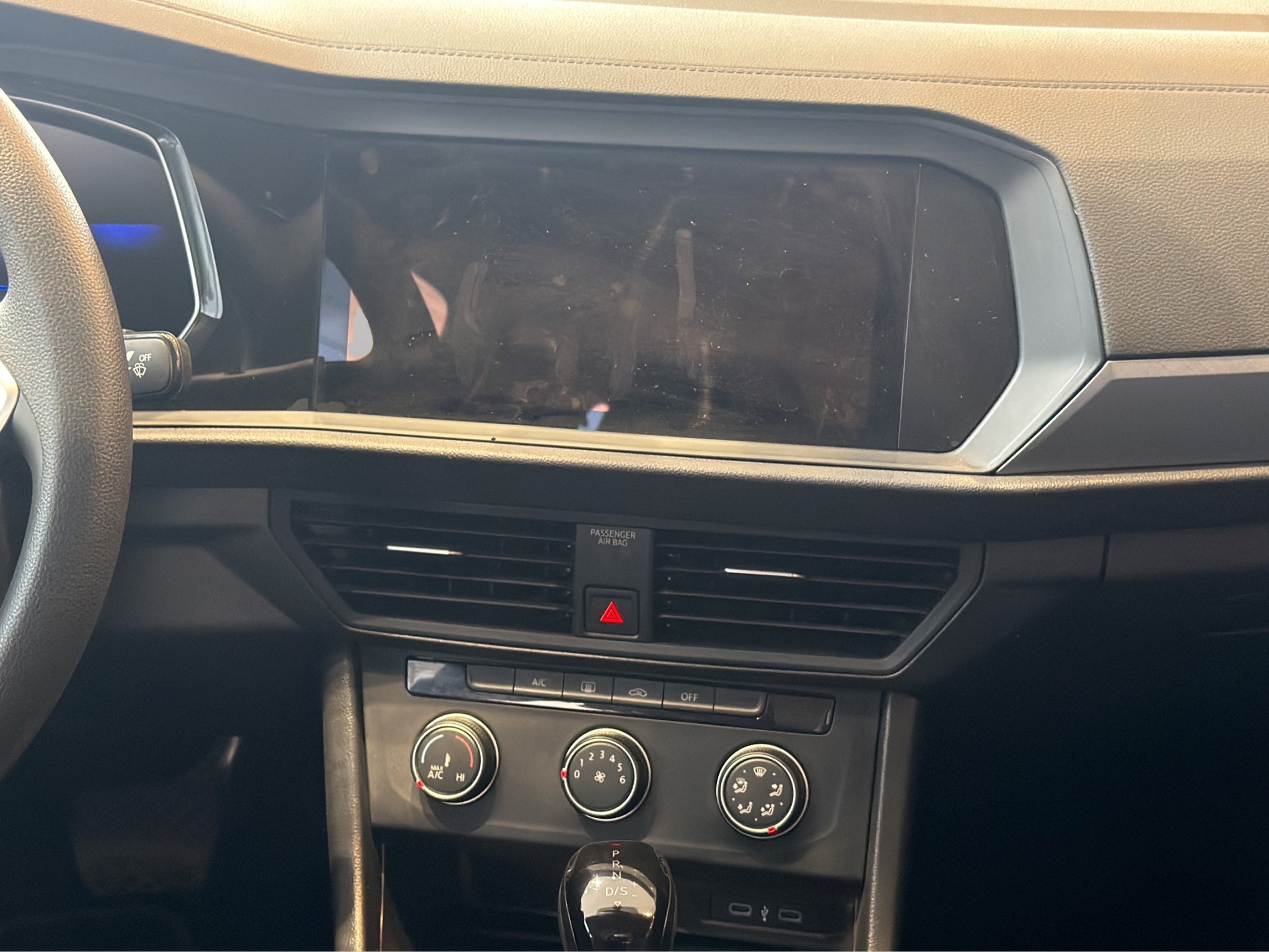 2024 Volkswagen Jetta A7 4 pts. Comfortline, 1.4T, TA, RA-16 (línea anterior)