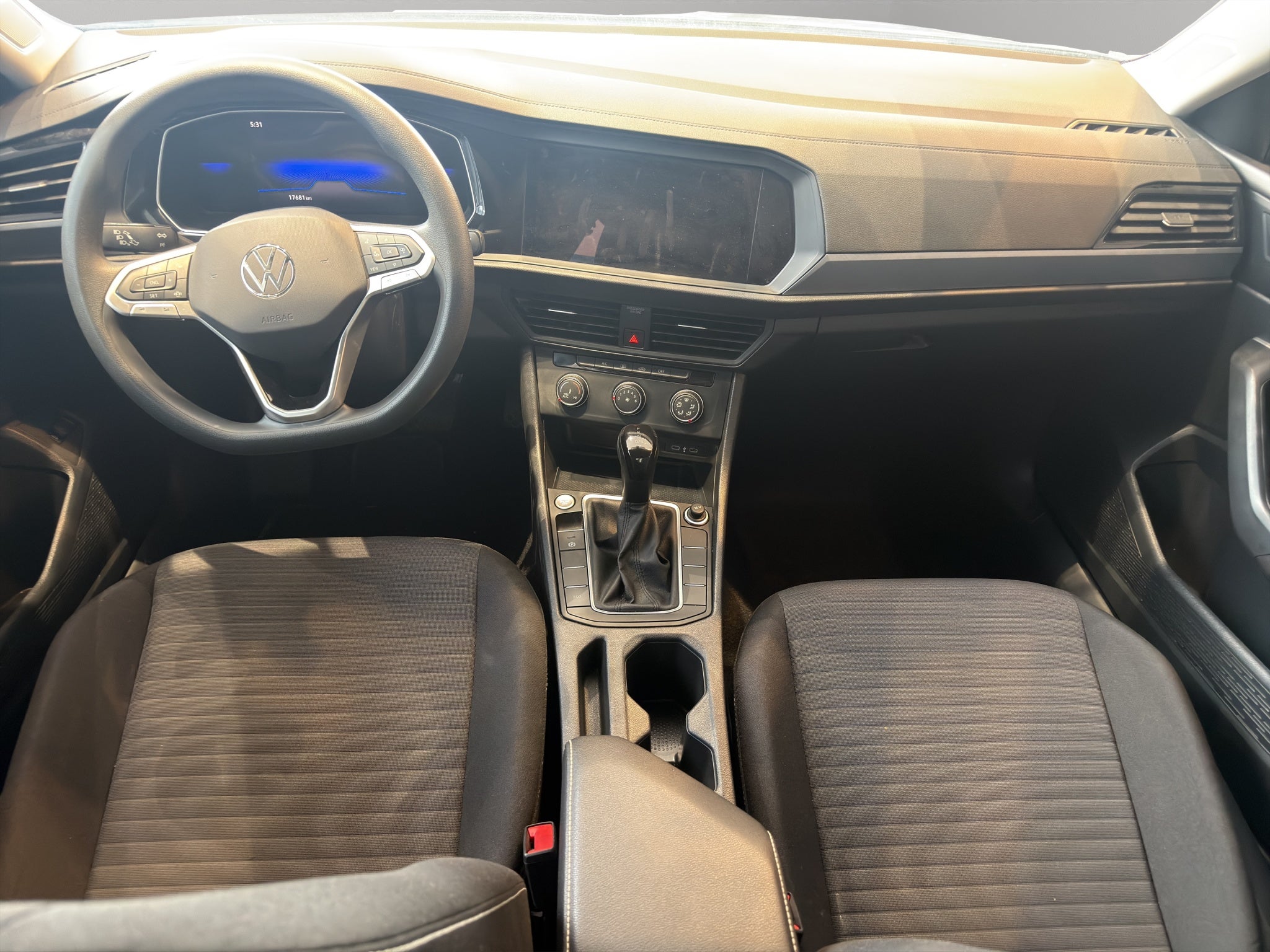 2024 Volkswagen Jetta A7 4 pts. Comfortline, 1.4T, TA, RA-16 (línea anterior)