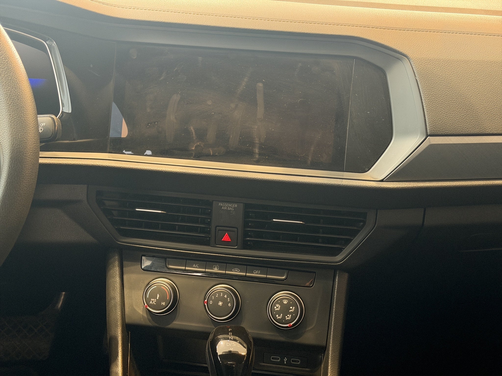 2024 Volkswagen Jetta A7 4 pts. Comfortline, 1.4T, TA, RA-16 (línea anterior)