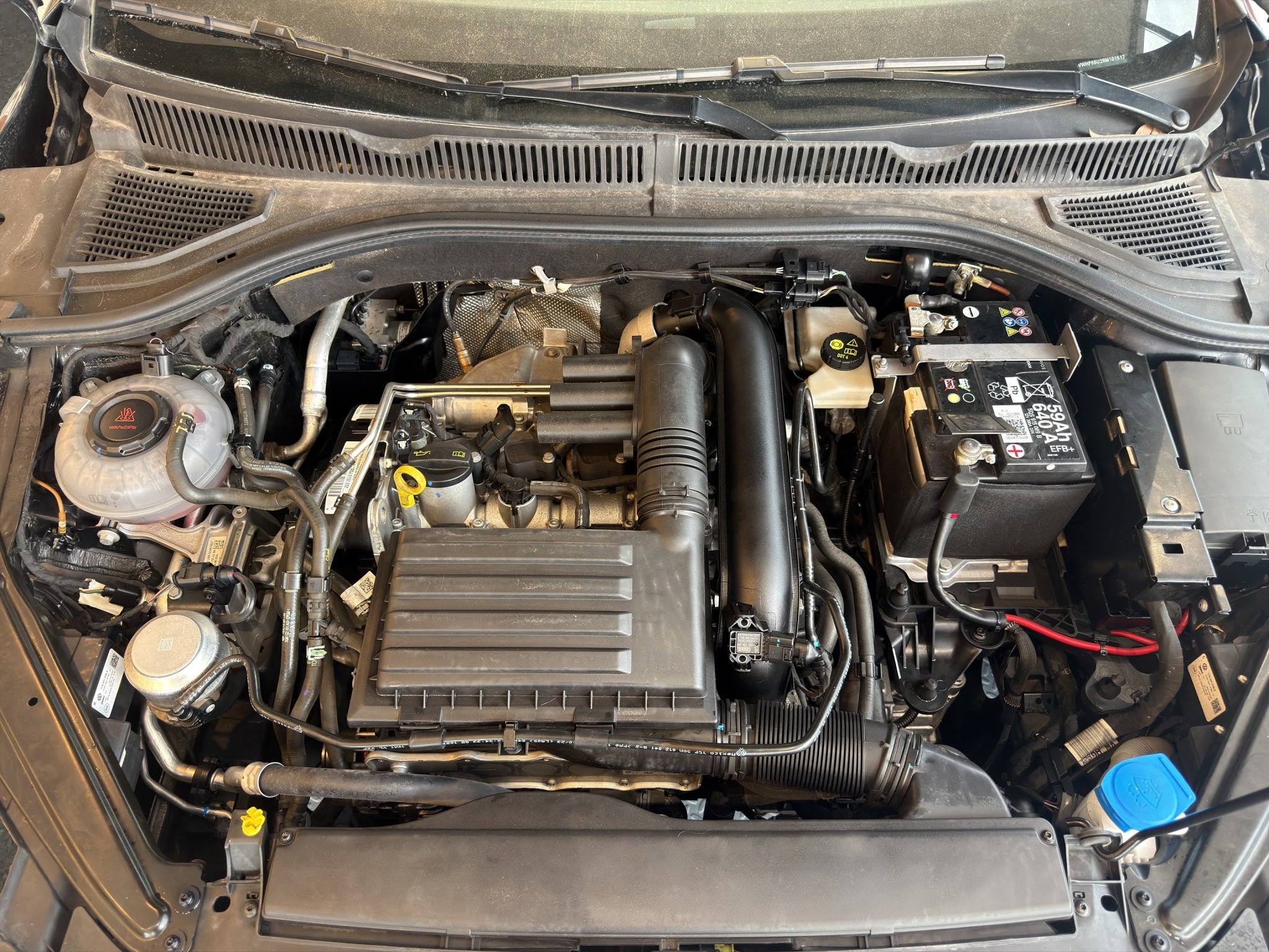 2024 Volkswagen Jetta A7 4 pts. Comfortline, 1.4T, TA, RA-16 (línea anterior)