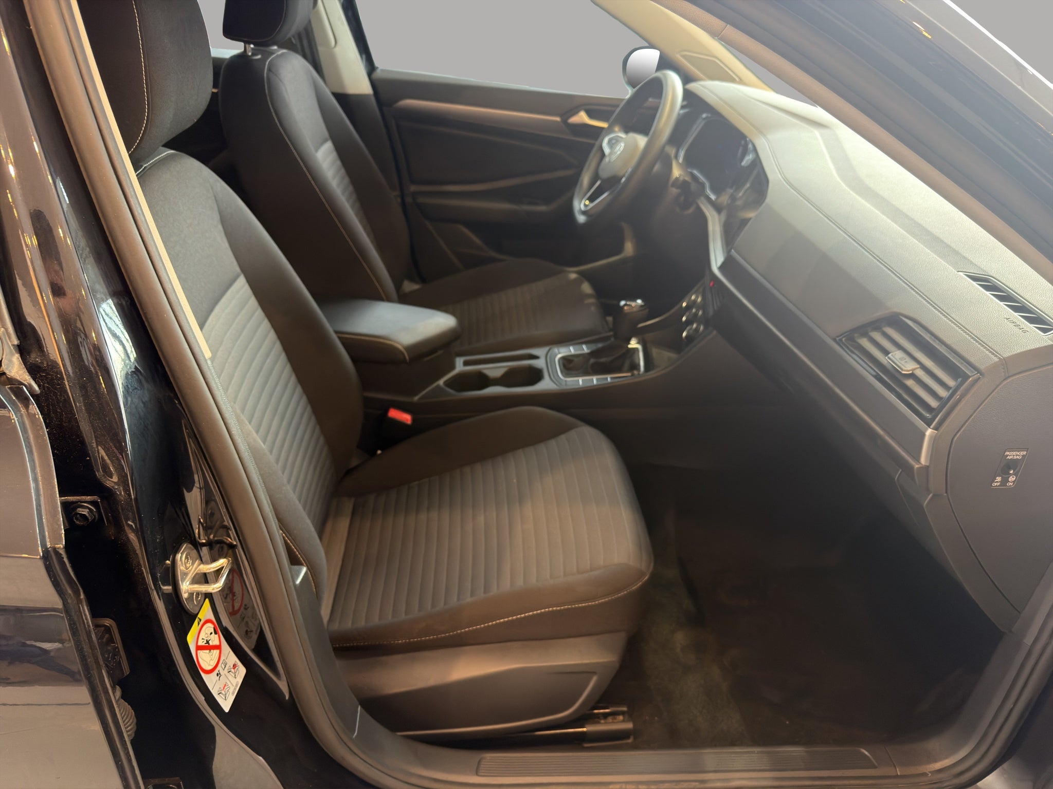 2024 Volkswagen Jetta A7 4 pts. Comfortline, 1.4T, TA, RA-16 (línea anterior)