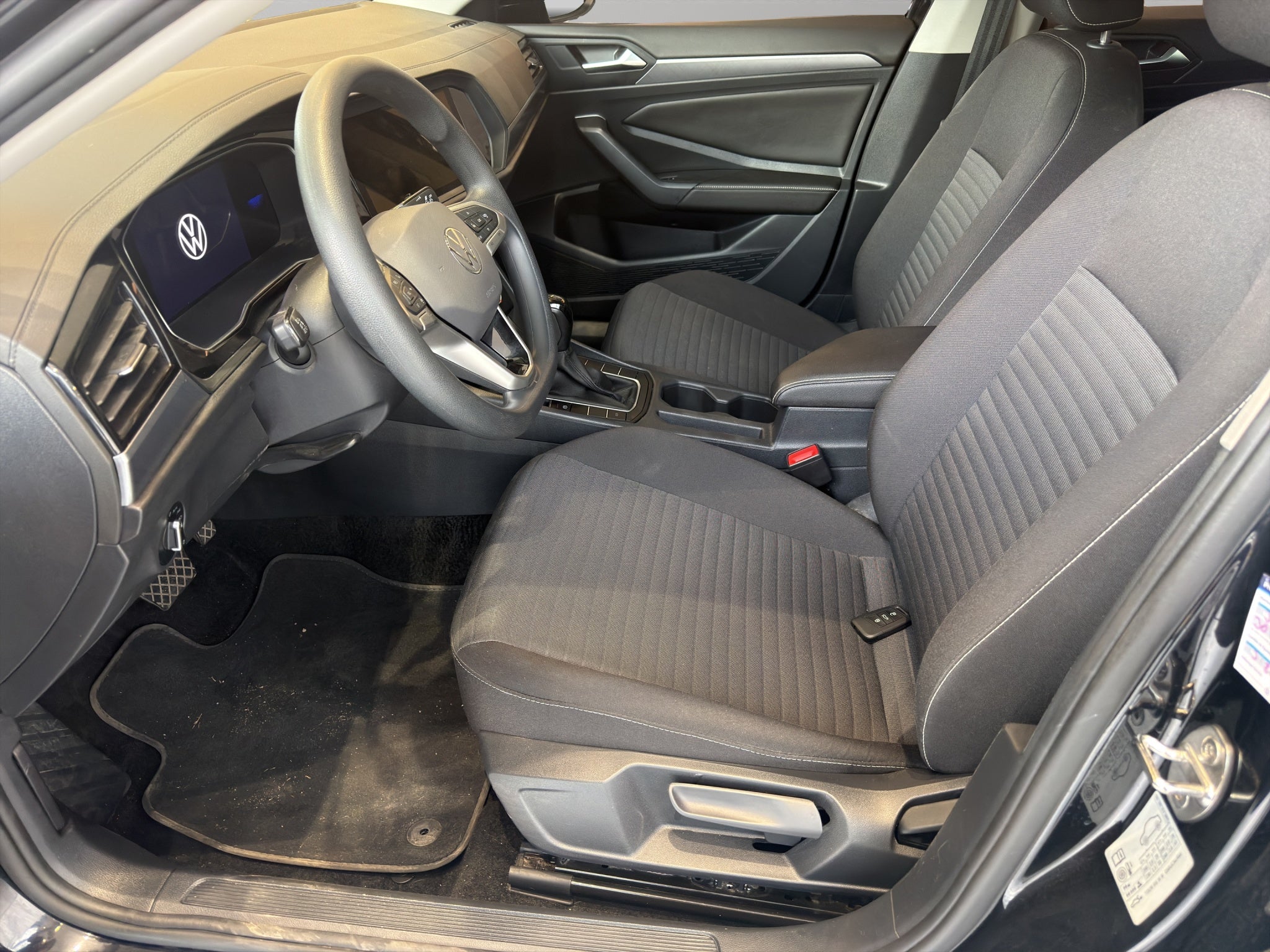 2024 Volkswagen Jetta A7 4 pts. Comfortline, 1.4T, TA, RA-16 (línea anterior)