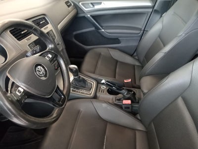 2017 Volkswagen Golf A7 5 pts. HB Highline, 1.4T, DSG, climatronic, QCP, f. niebla, RA-17