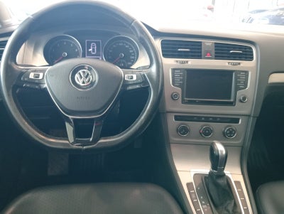 2017 Volkswagen Golf A7 5 pts. HB Highline, 1.4T, DSG, climatronic, QCP, f. niebla, RA-17