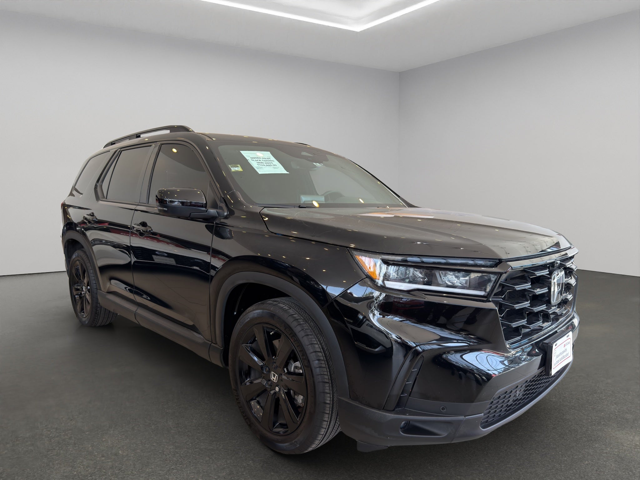 2025 Honda Pilot VUD 5 pts. Black Edition, 3.5l, TA, piel costuras rojas, QCP, RA-20 negro