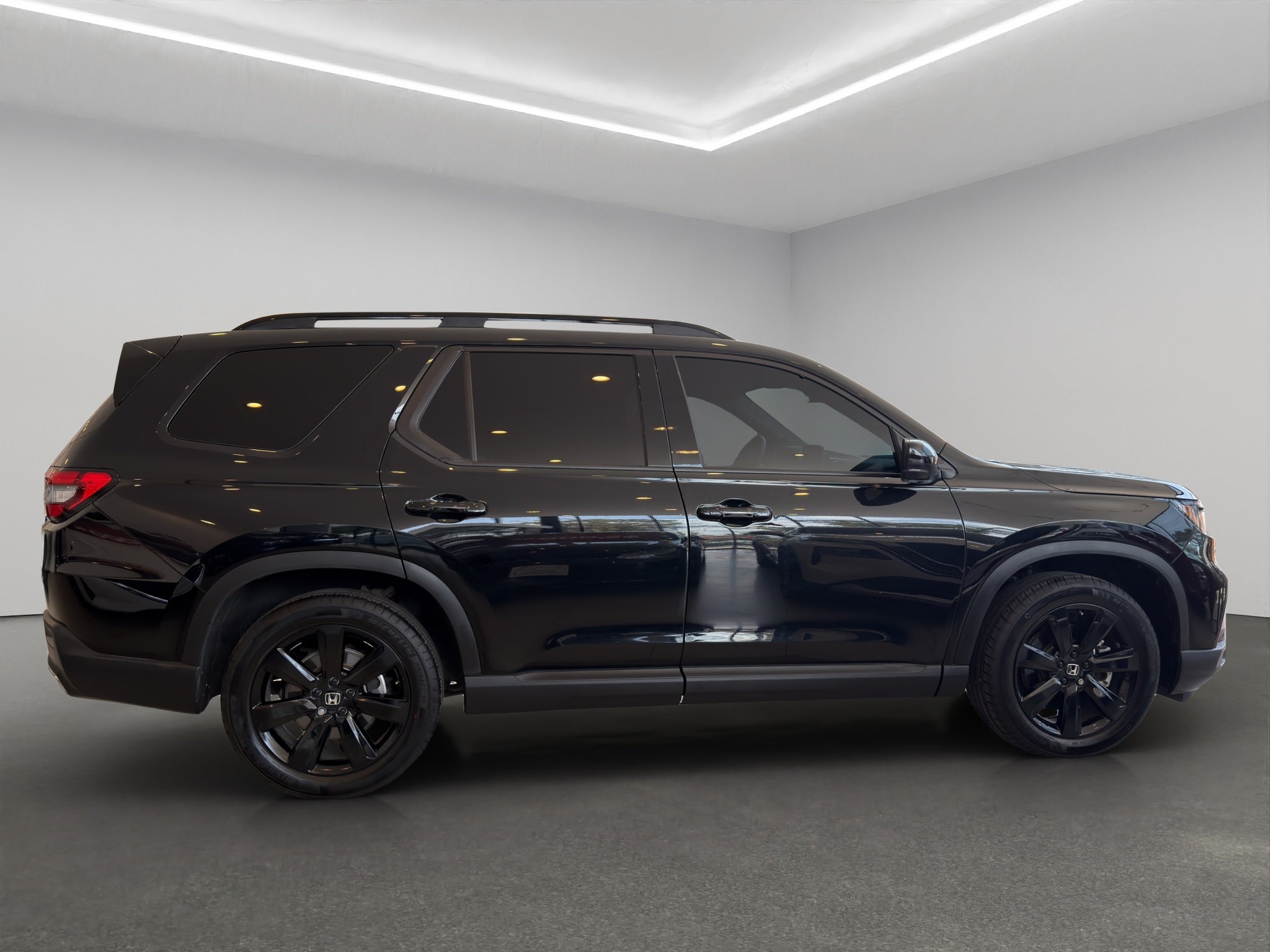 2025 Honda Pilot VUD 5 pts. Black Edition, 3.5l, TA, piel costuras rojas, QCP, RA-20 negro