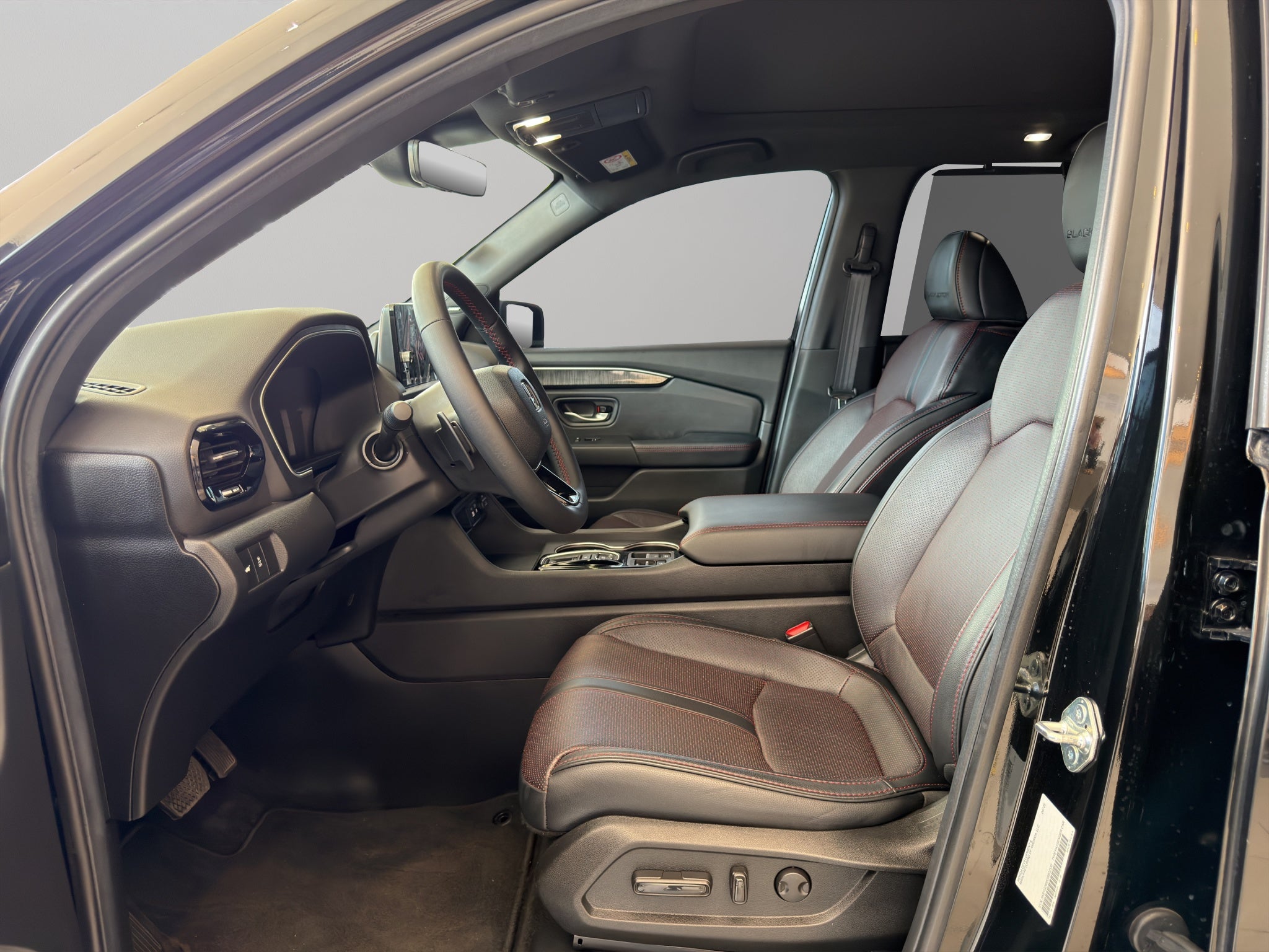 2025 Honda Pilot VUD 5 pts. Black Edition, 3.5l, TA, piel costuras rojas, QCP, RA-20 negro
