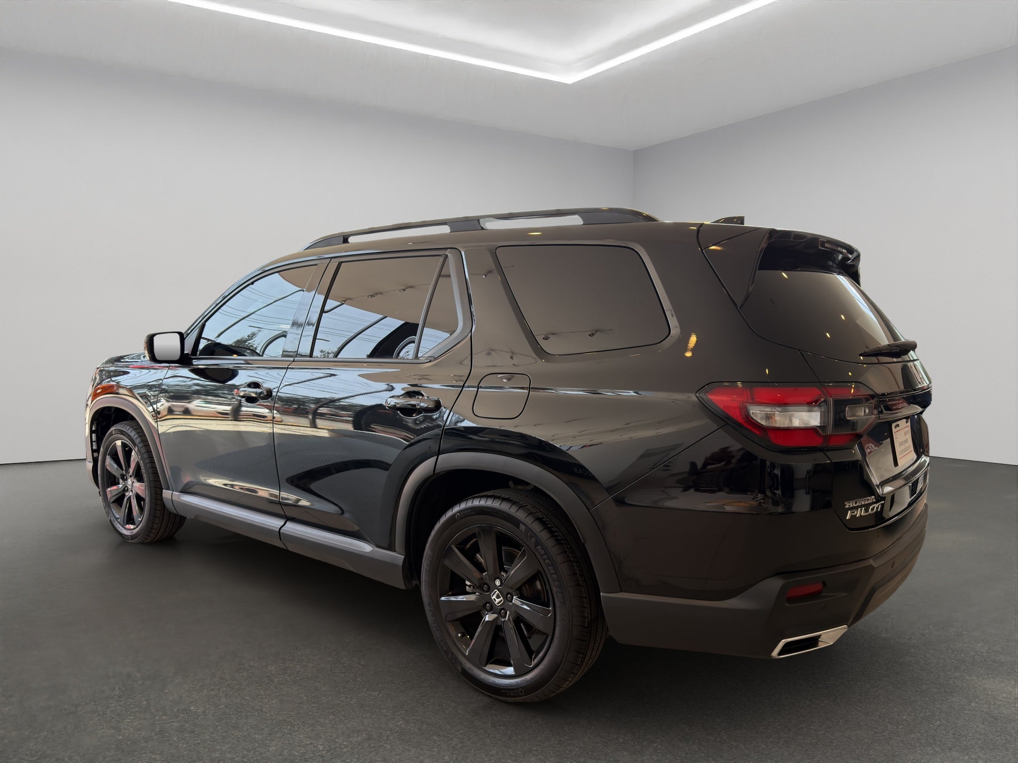 2025 Honda Pilot VUD 5 pts. Black Edition, 3.5l, TA, piel costuras rojas, QCP, RA-20 negro