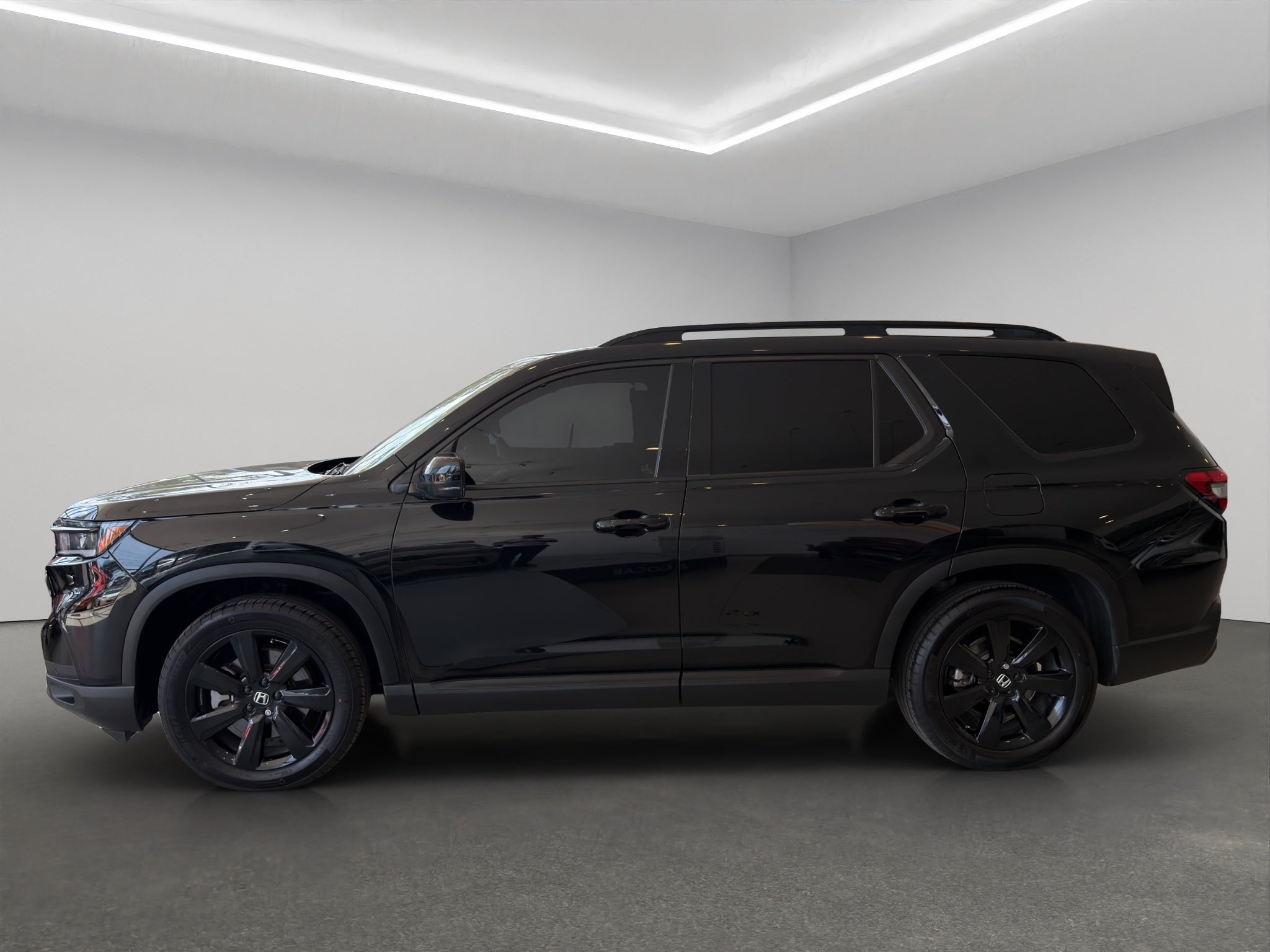 2025 Honda Pilot VUD 5 pts. Black Edition, 3.5l, TA, piel costuras rojas, QCP, RA-20 negro