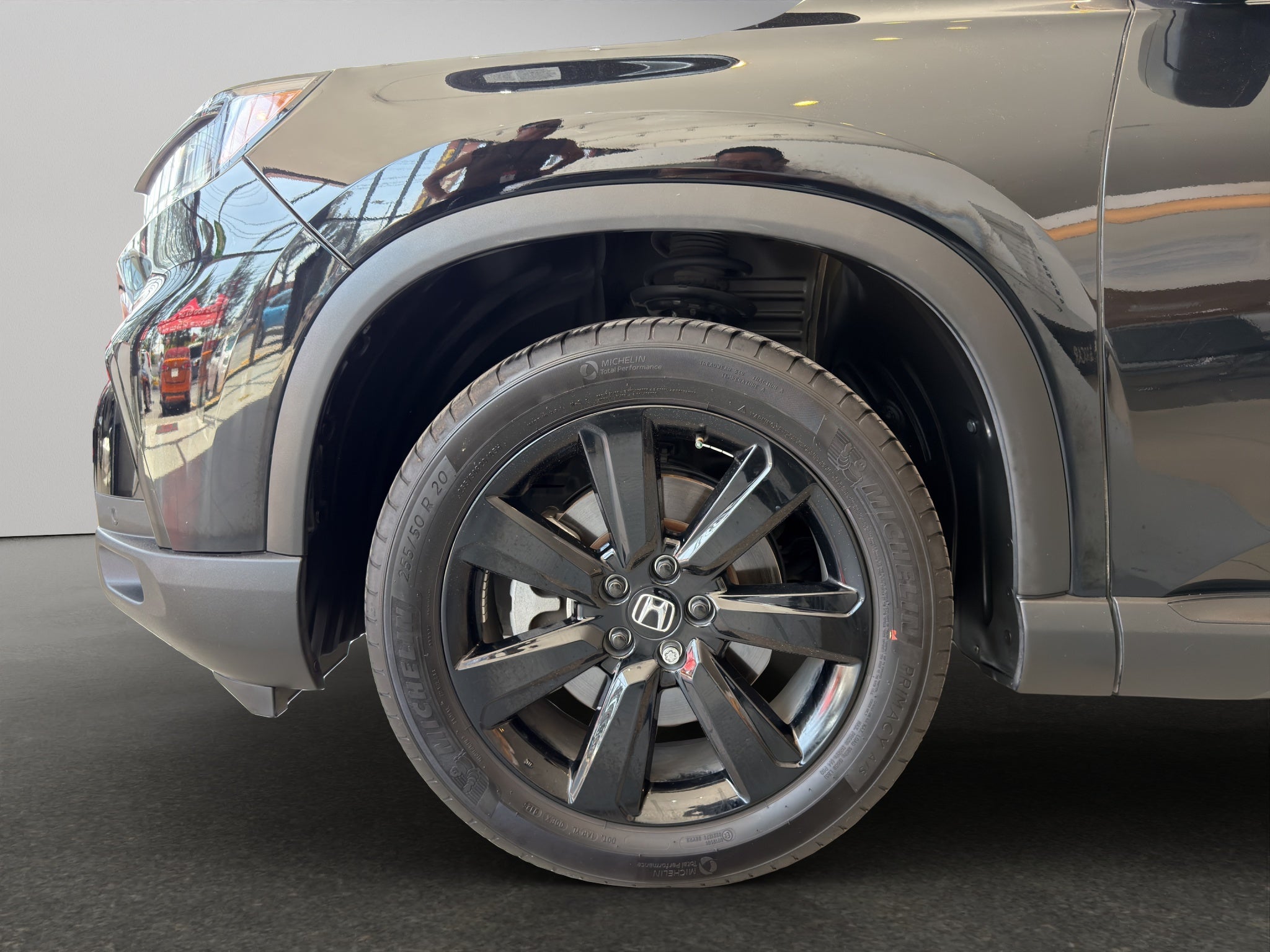 2025 Honda Pilot VUD 5 pts. Black Edition, 3.5l, TA, piel costuras rojas, QCP, RA-20 negro