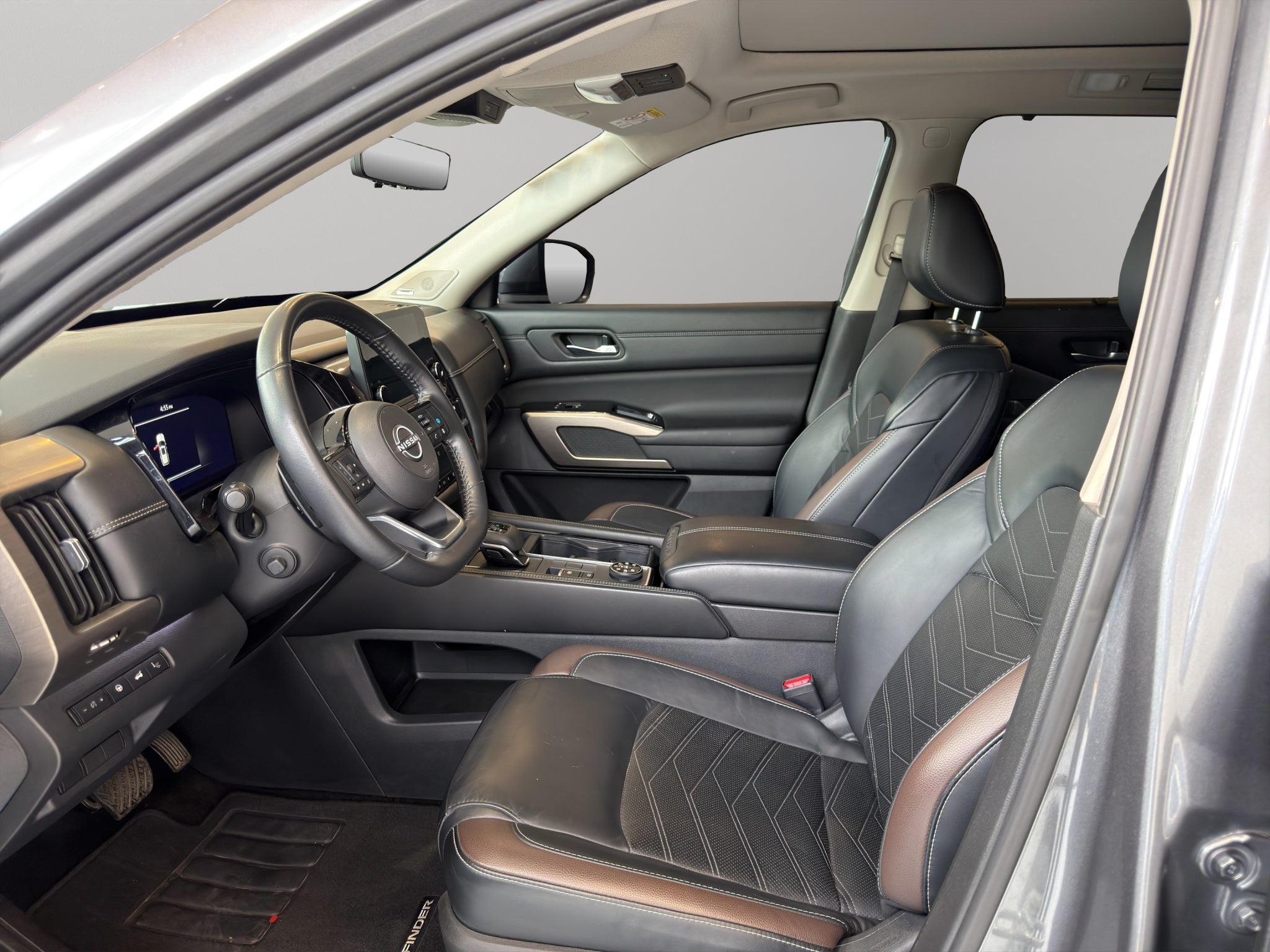 2023 Nissan Pathfinder VUD 5 pts. Platinum, 3.5l, TA, piel premium, RA-20, 4x4 (línea nueva)