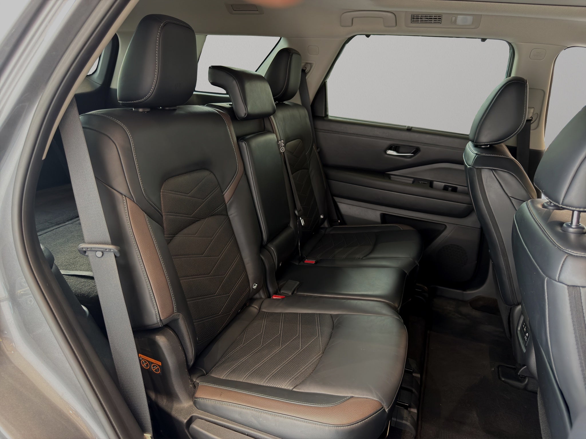 2023 Nissan Pathfinder VUD 5 pts. Platinum, 3.5l, TA, piel premium, RA-20, 4x4 (línea nueva)