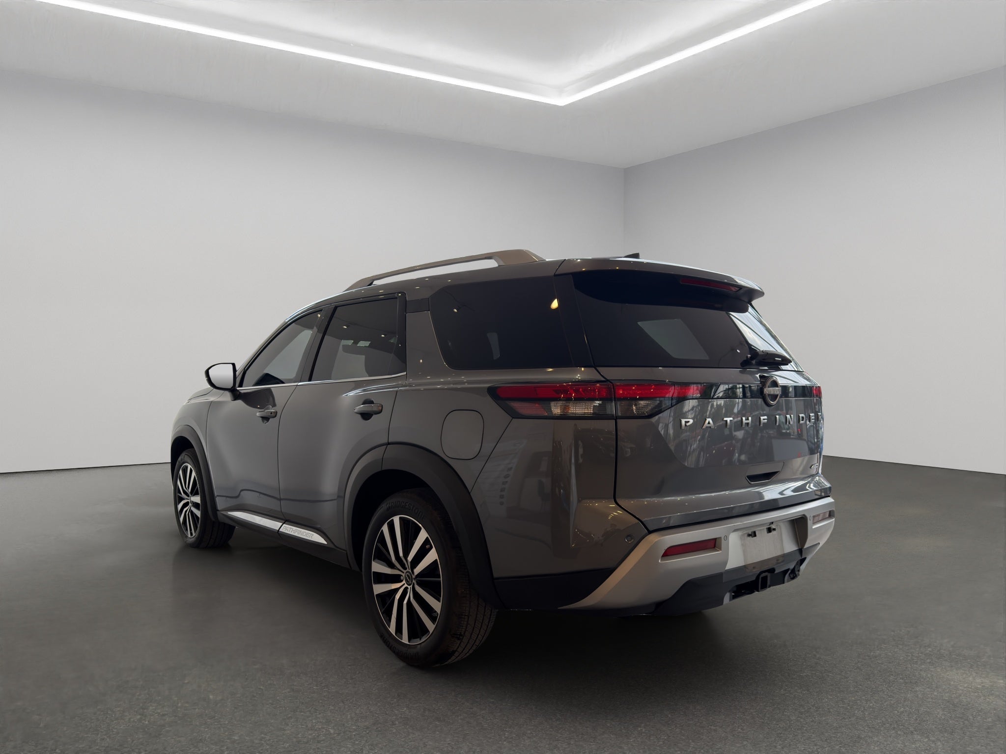 2023 Nissan Pathfinder VUD 5 pts. Platinum, 3.5l, TA, piel premium, RA-20, 4x4 (línea nueva)