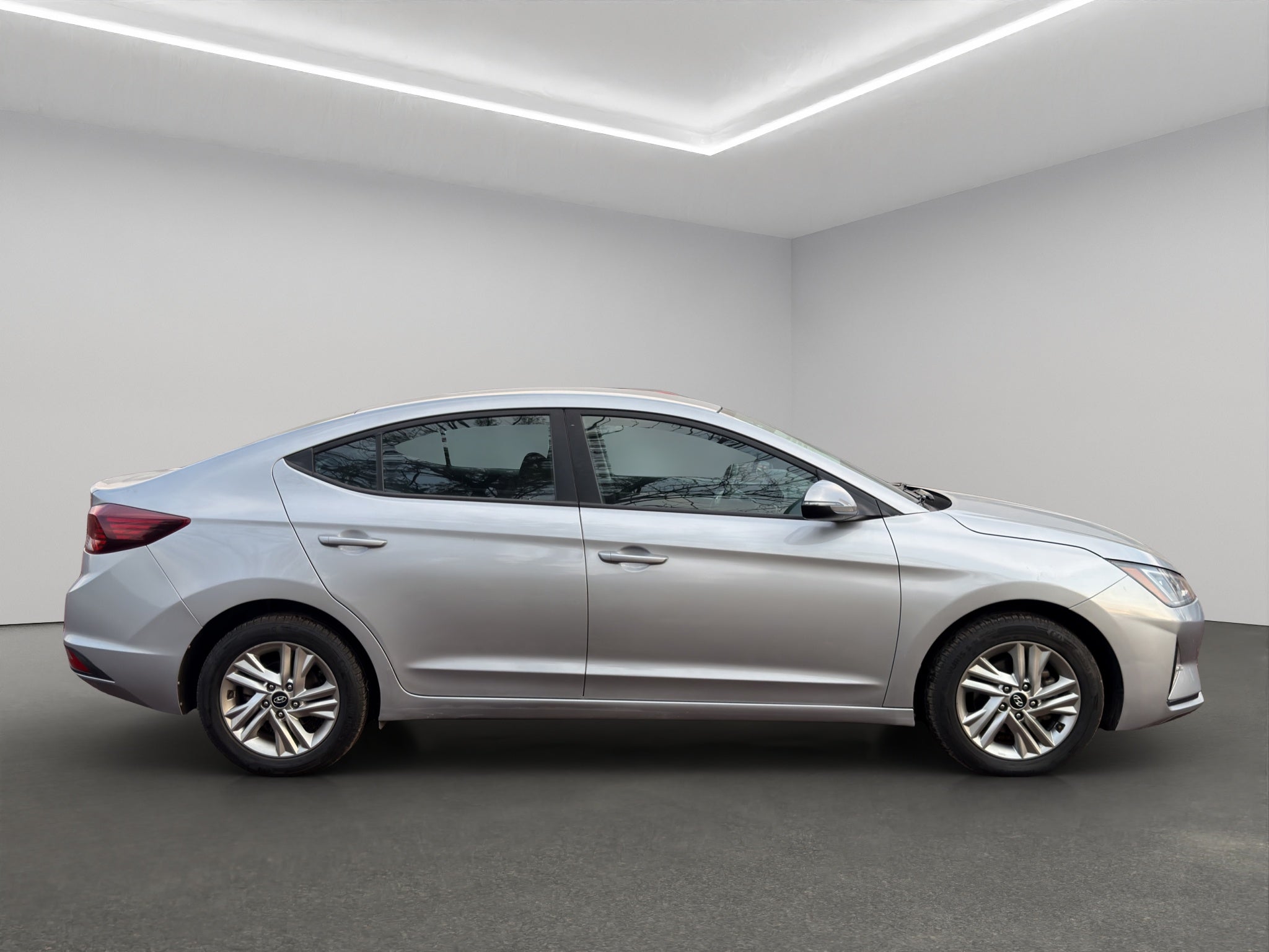 2020 Hyundai Elantra 4 pts. GLS Premium, 2.0l, TA, a/ac., f. led, RA-16 (línea anterior)