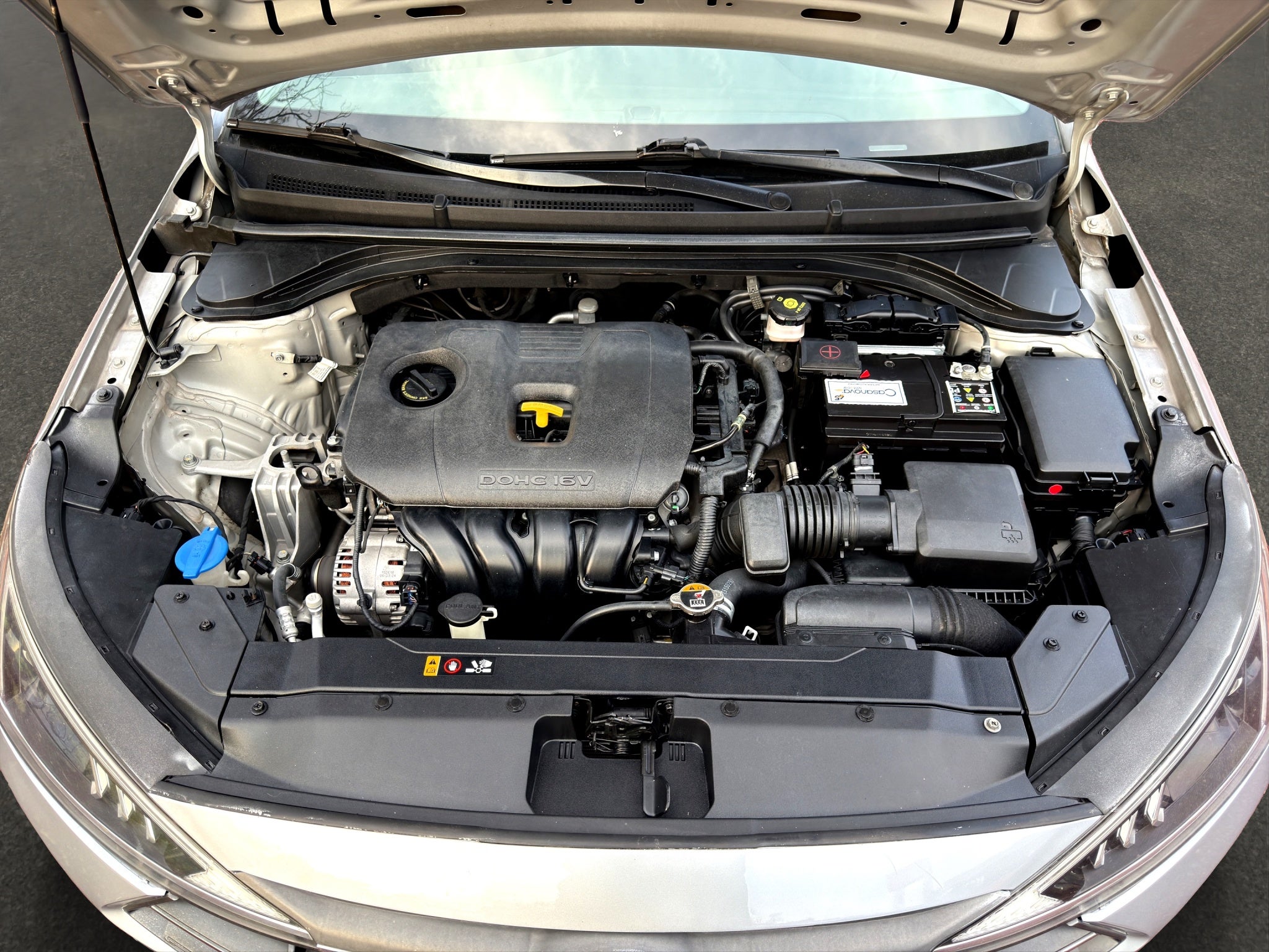 2020 Hyundai Elantra 4 pts. GLS Premium, 2.0l, TA, a/ac., f. led, RA-16 (línea anterior)