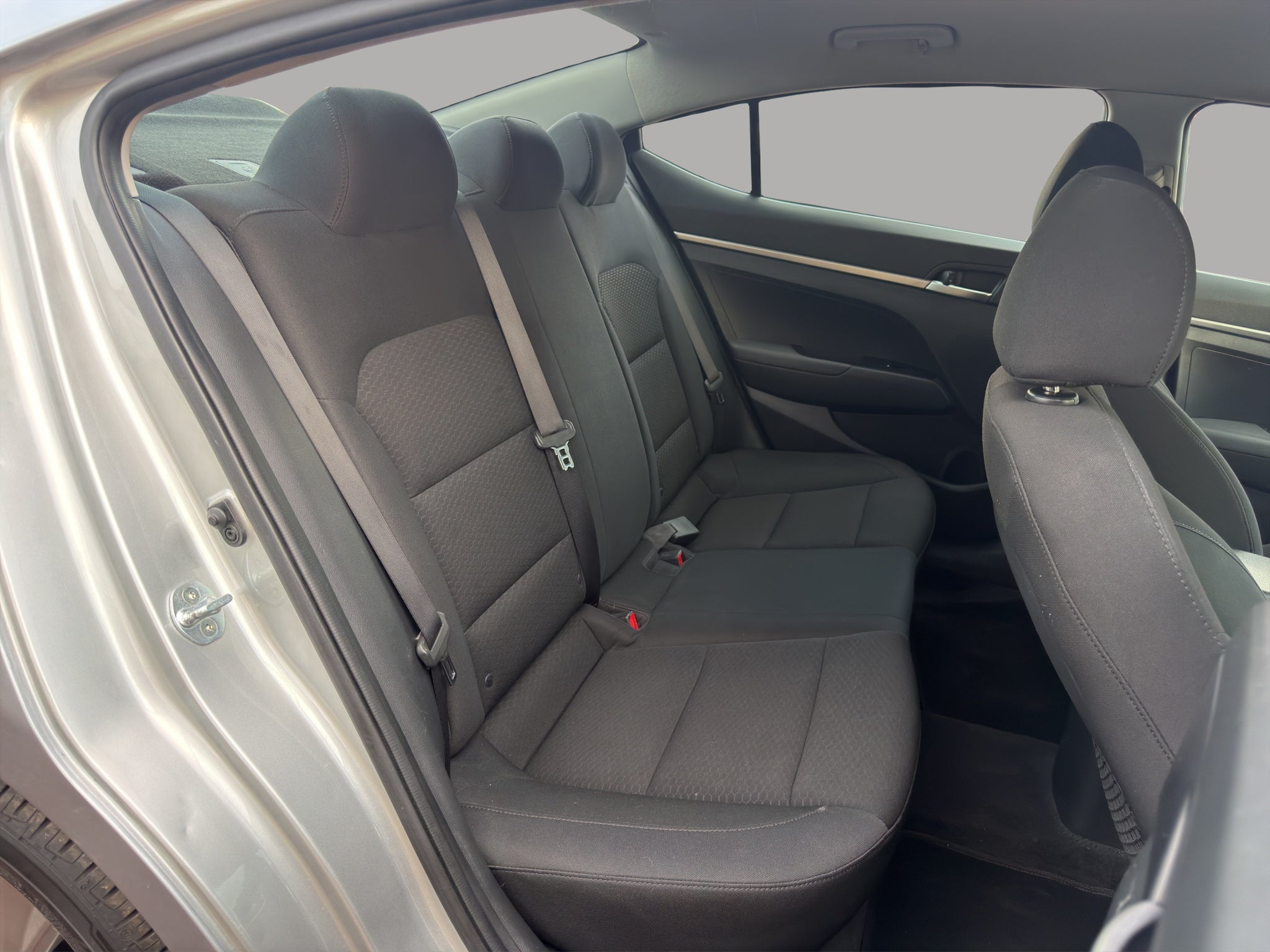 2020 Hyundai Elantra 4 pts. GLS Premium, 2.0l, TA, a/ac., f. led, RA-16 (línea anterior)