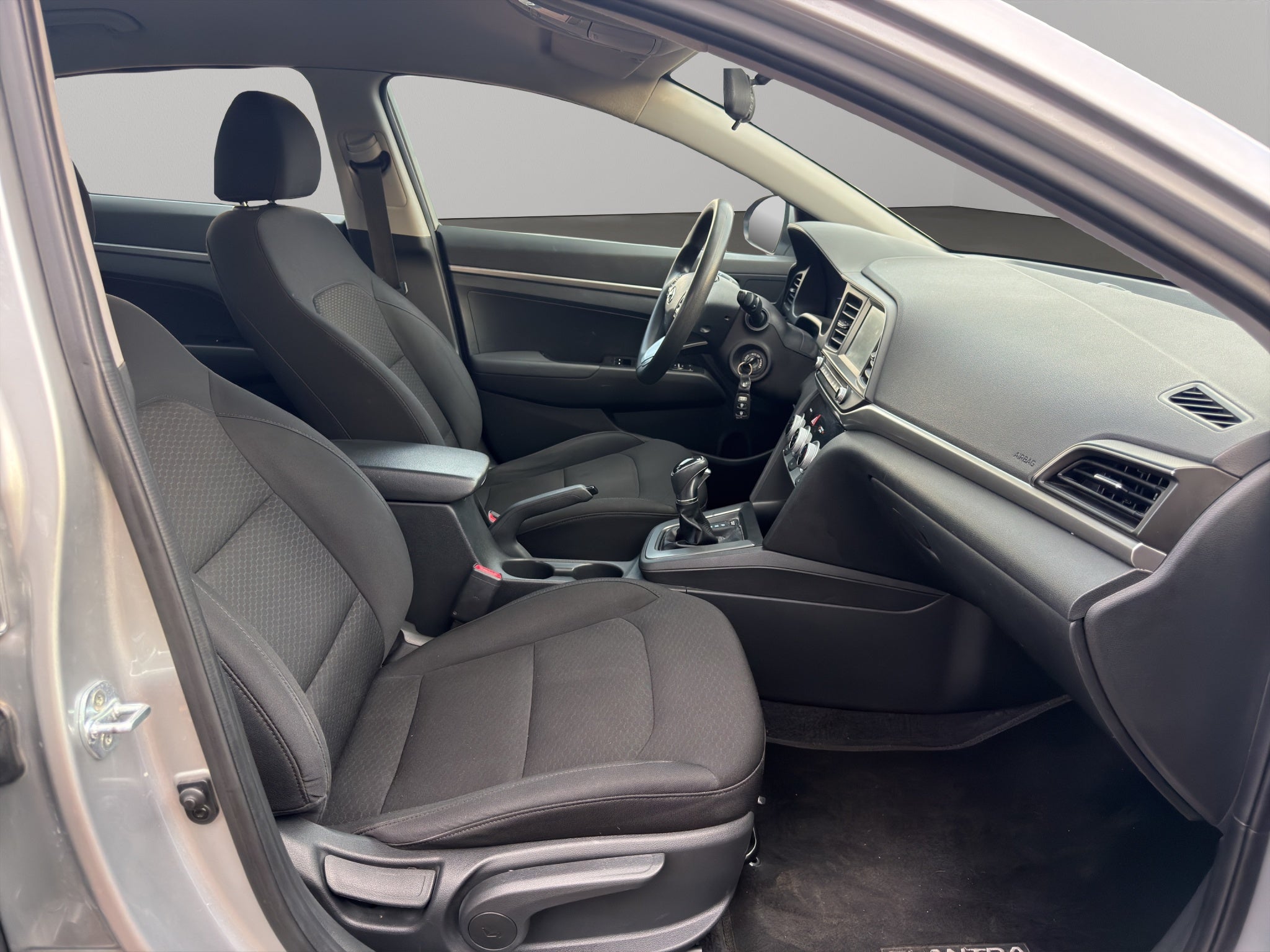 2020 Hyundai Elantra 4 pts. GLS Premium, 2.0l, TA, a/ac., f. led, RA-16 (línea anterior)