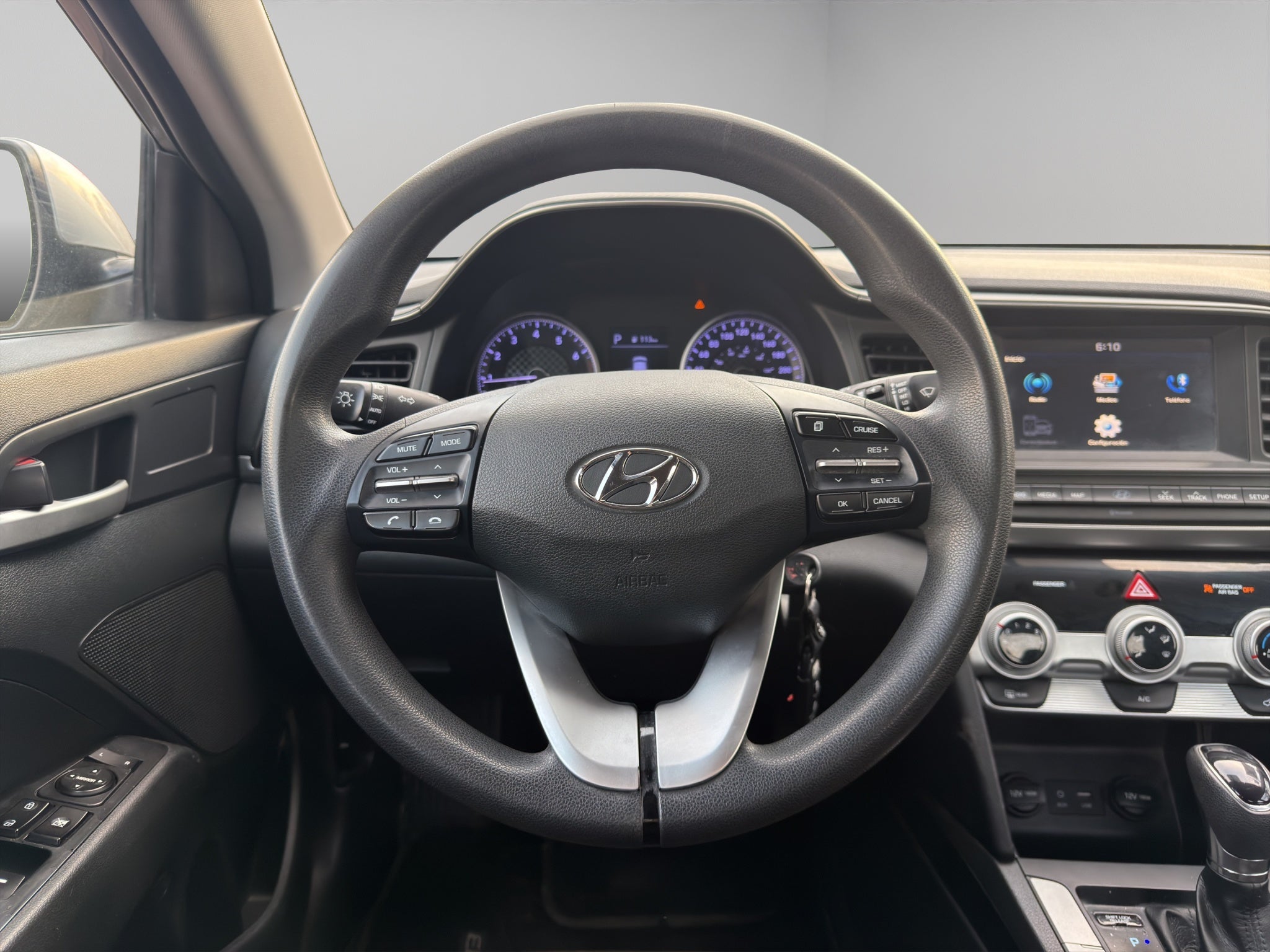 2020 Hyundai Elantra 4 pts. GLS Premium, 2.0l, TA, a/ac., f. led, RA-16 (línea anterior)