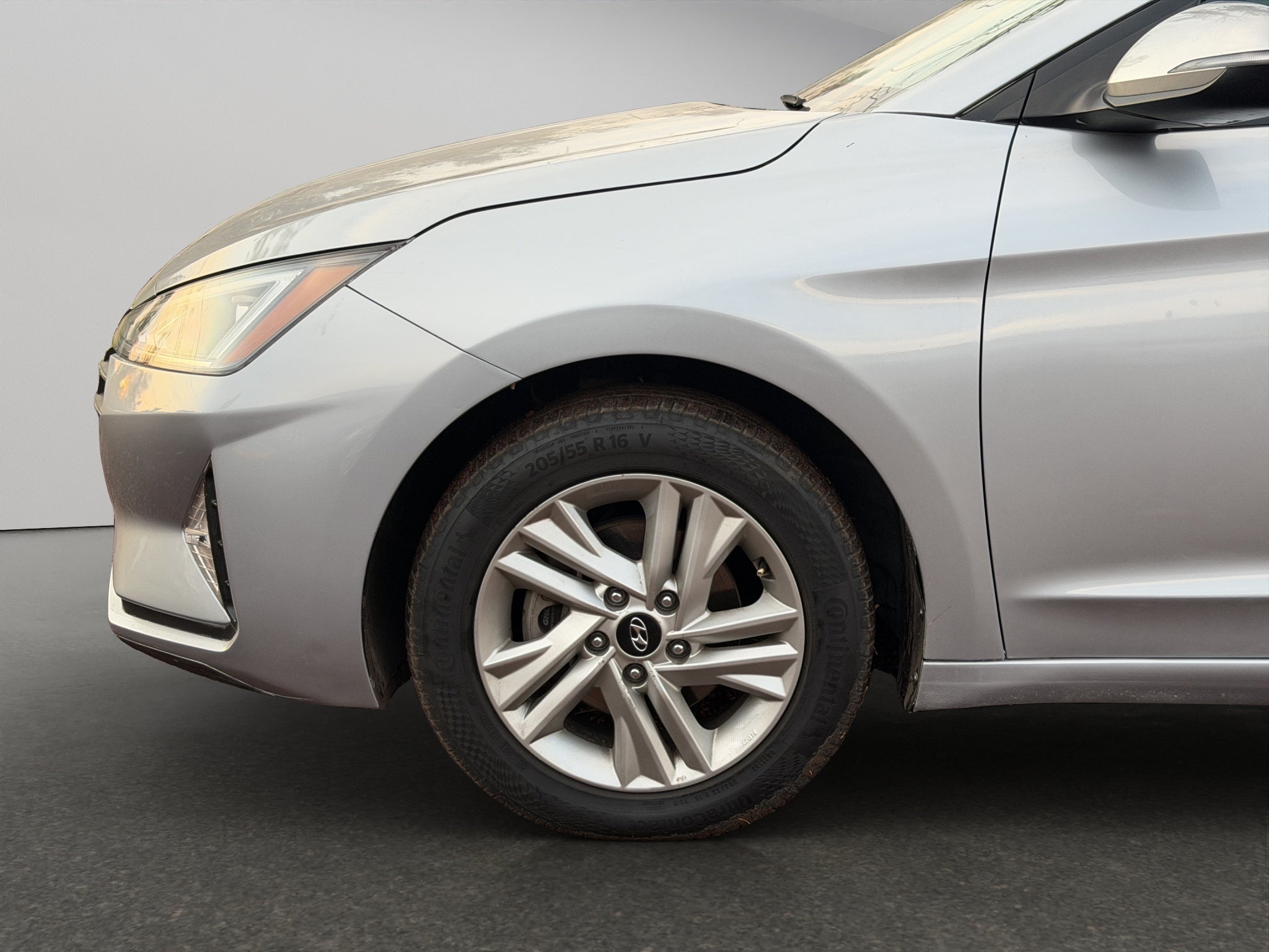 2020 Hyundai Elantra 4 pts. GLS Premium, 2.0l, TA, a/ac., f. led, RA-16 (línea anterior)