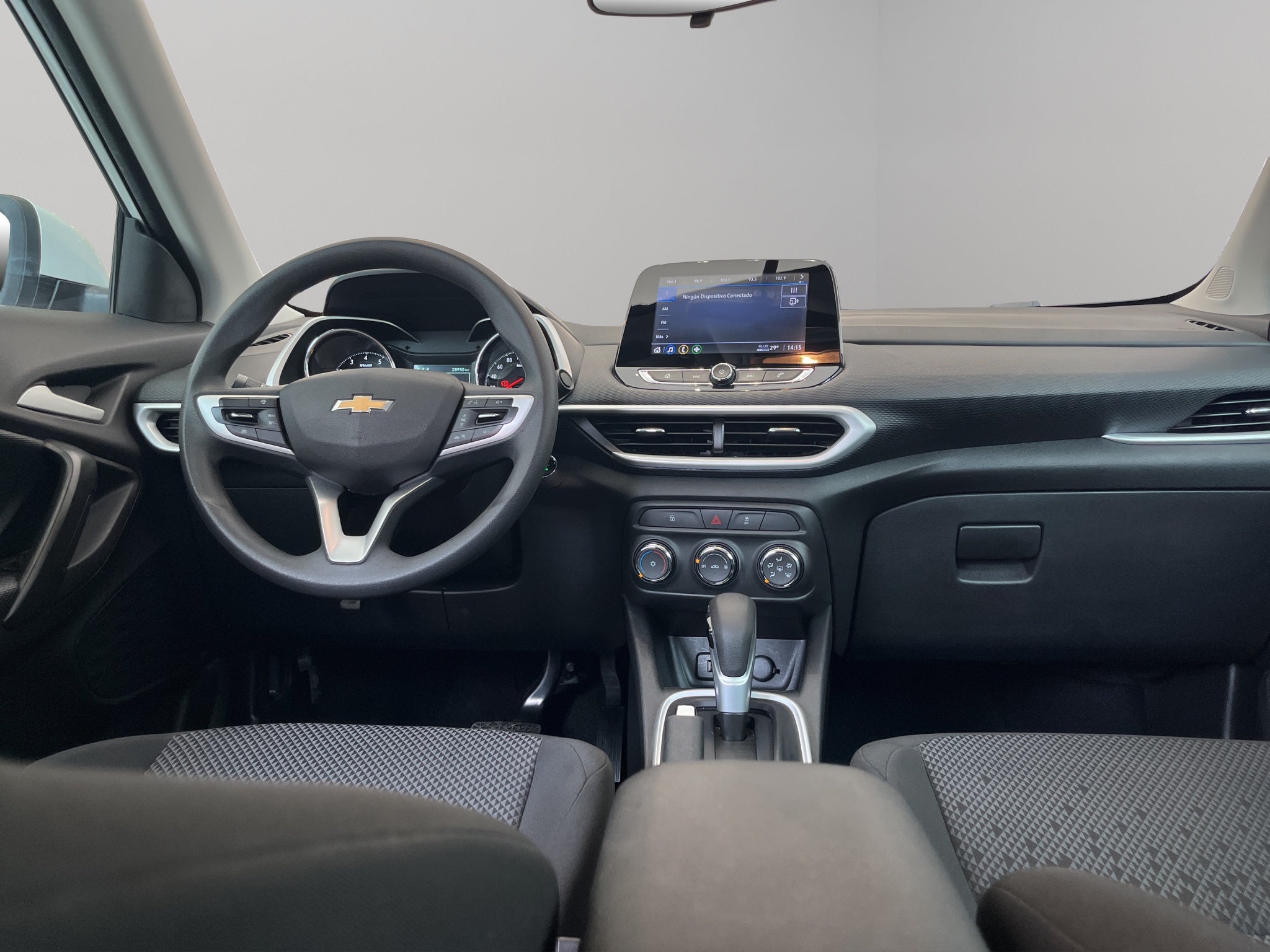 2024 Chevrolet Tracker VUD 5 pts. LS, 1.2T, TM5, RA-16 (línea anterior)