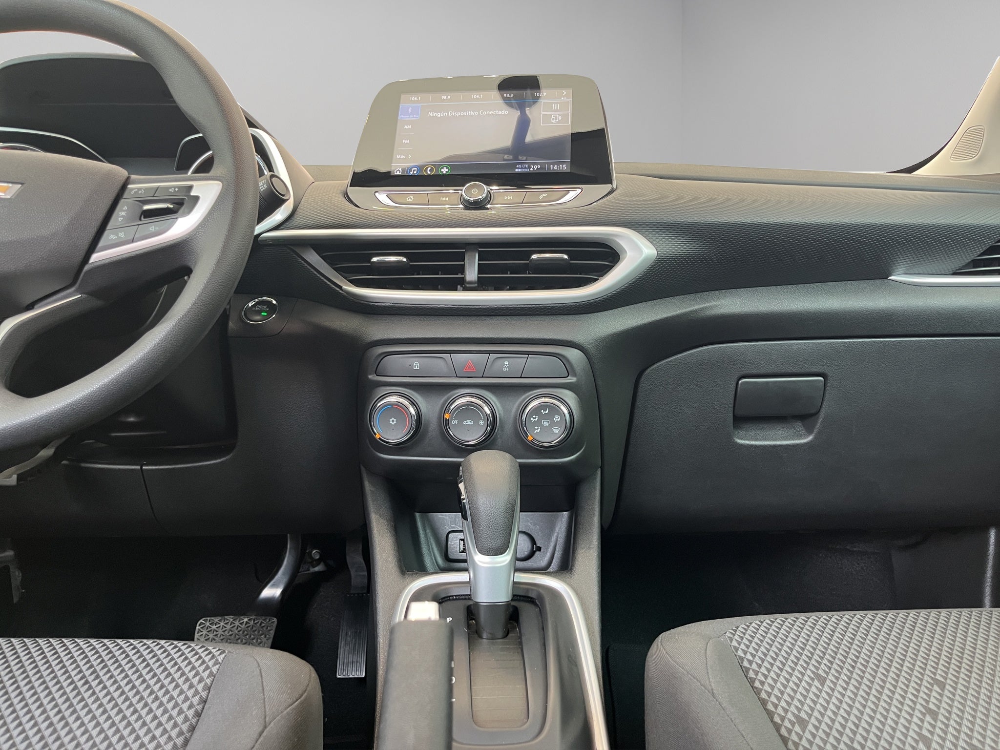 2024 Chevrolet Tracker VUD 5 pts. LS, 1.2T, TM5, RA-16 (línea anterior)