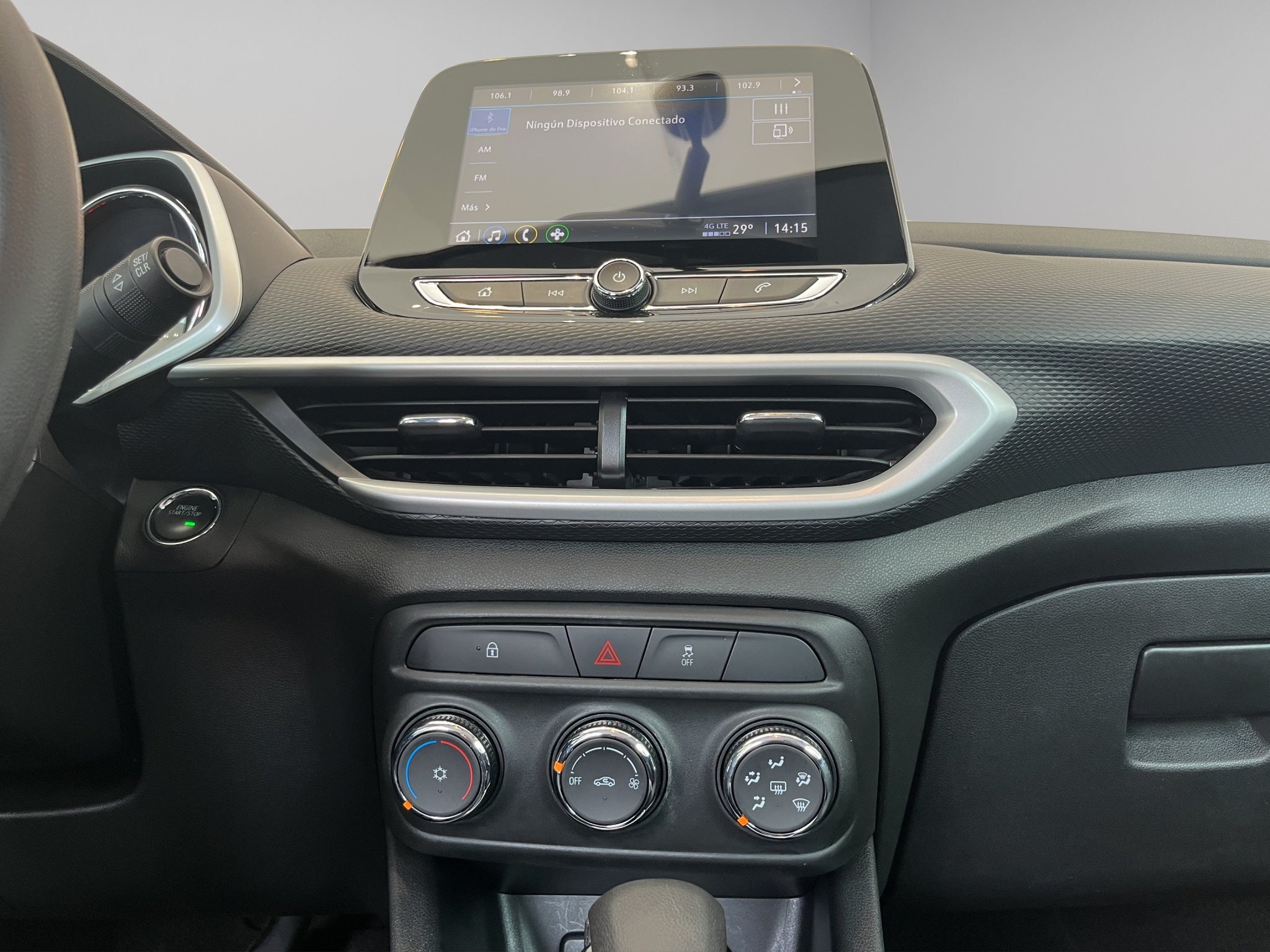 2024 Chevrolet Tracker VUD 5 pts. LS, 1.2T, TM5, RA-16 (línea anterior)