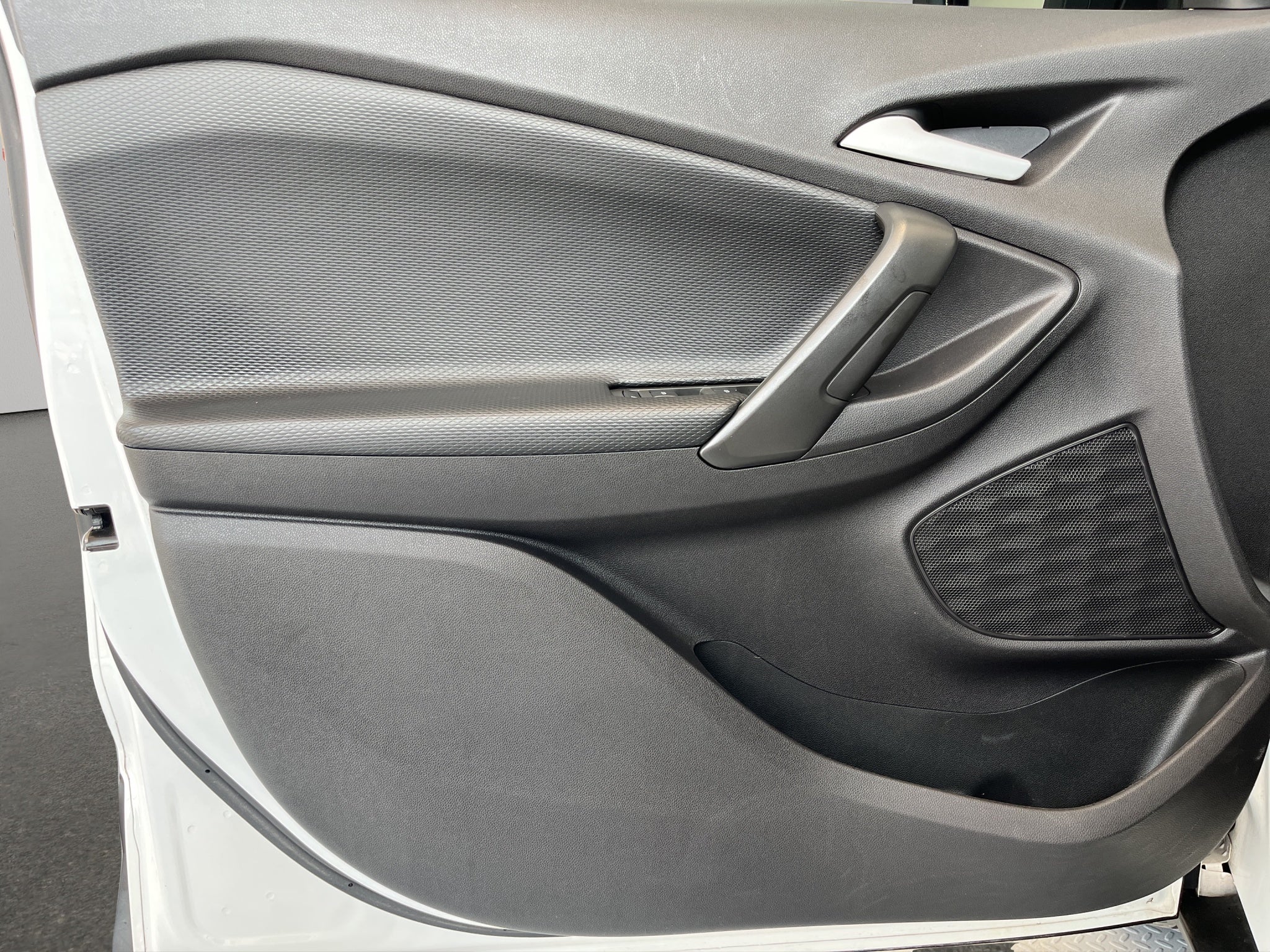 2024 Chevrolet Tracker VUD 5 pts. LS, 1.2T, TM5, RA-16 (línea anterior)